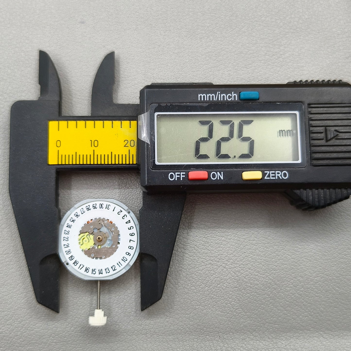 2 PIECES Sunon PE28 Quartz Movement 3 Hands Date@6