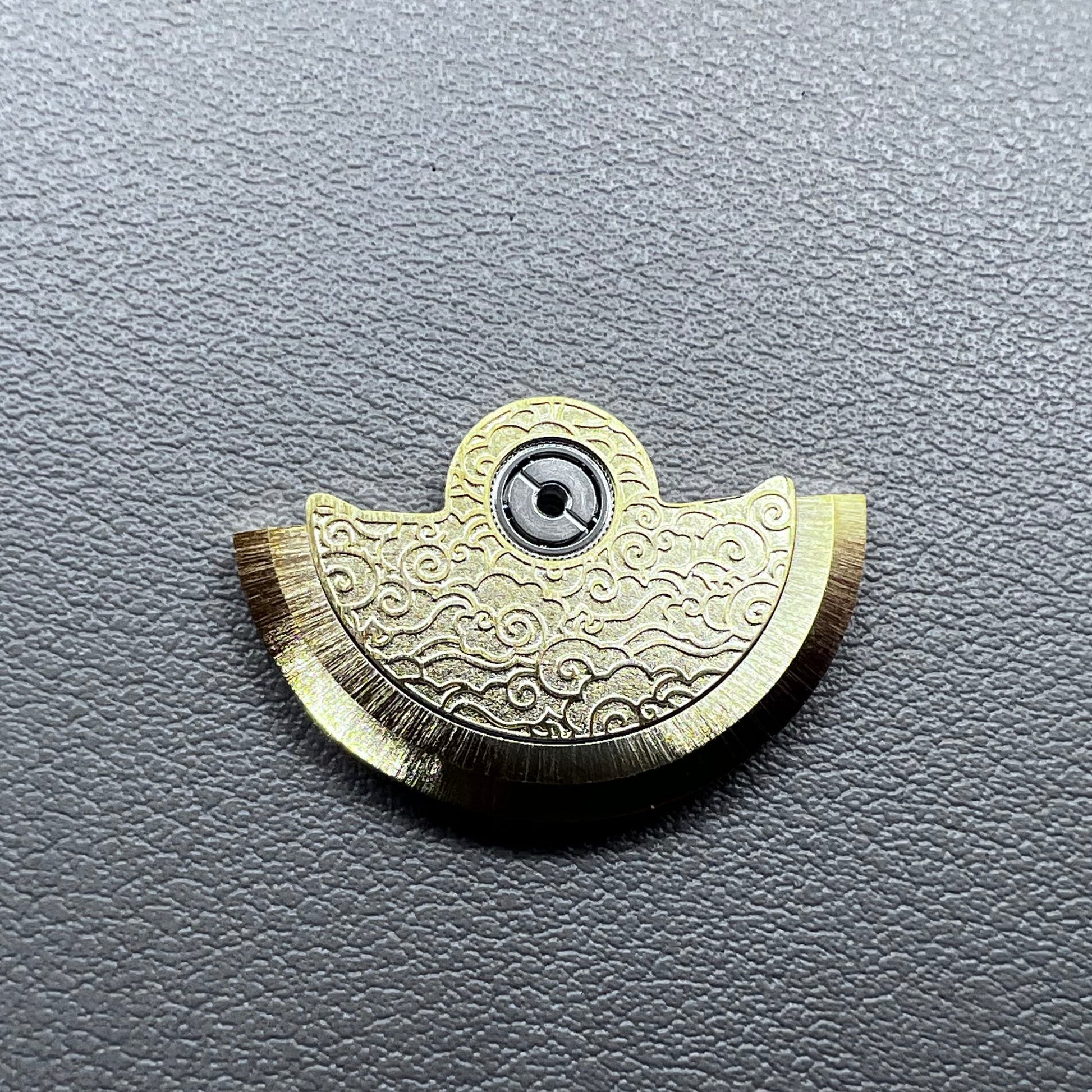 Artistic vintage golden rotor with wave design for NH34 NH35 NH36 NH38 movements.