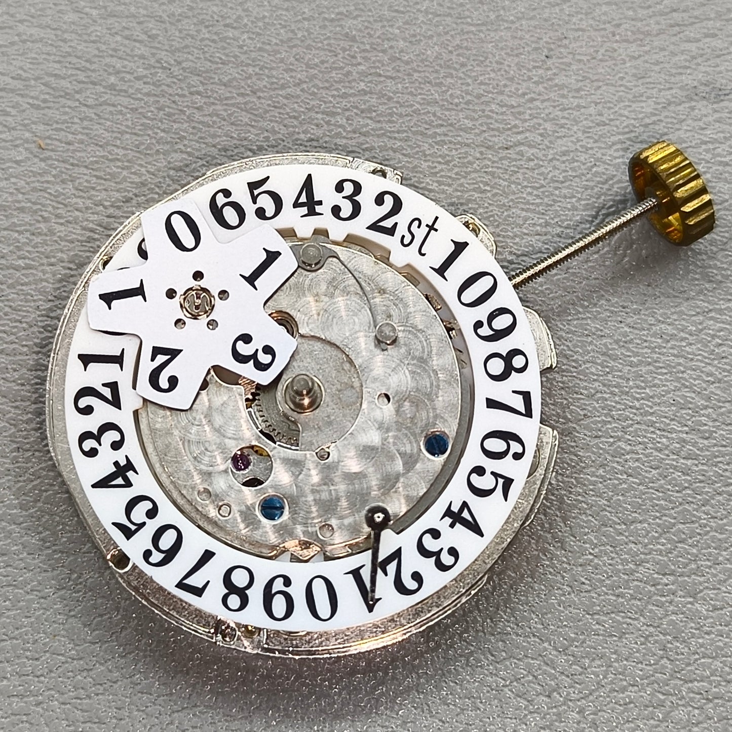 China 2242 Automatic Movement Single Calendar 2 Hands with Small Second