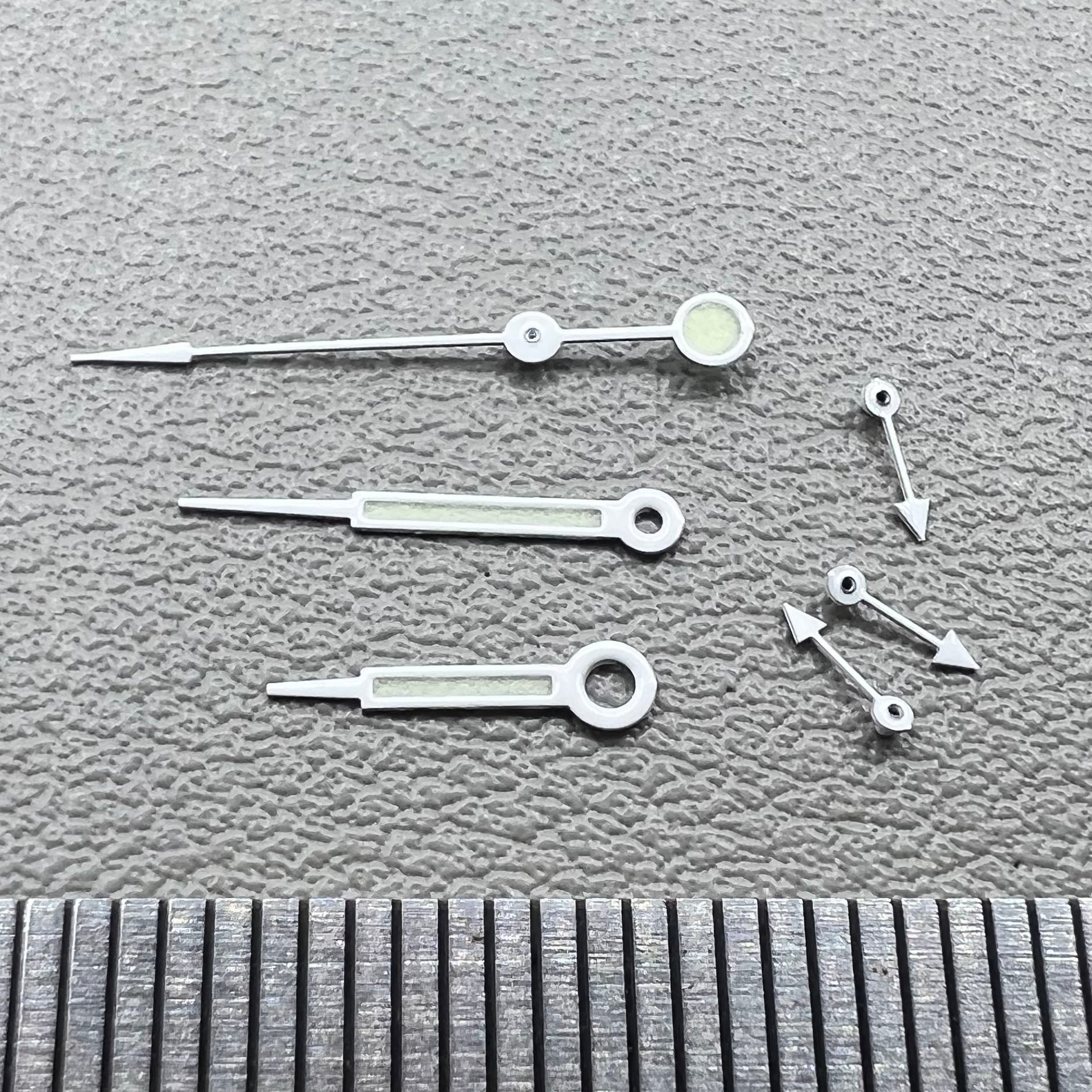 Green lume pointed white trim watch hands for Miyota OS10 OS20 OS60 OS80, enhancing time visibility.