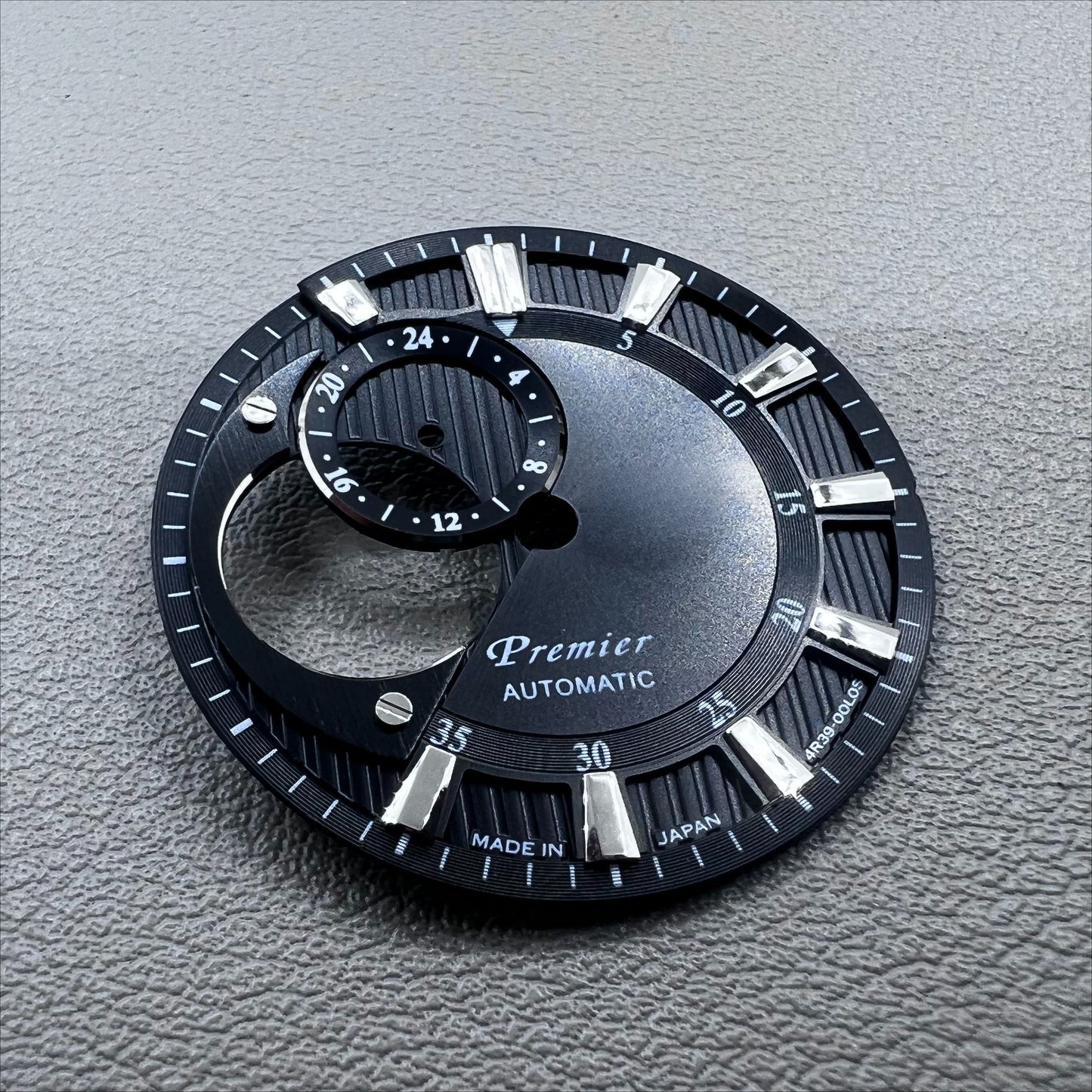 No Lume black diving watch dial 28.5mm with silver font, hollow design for NH39 movement