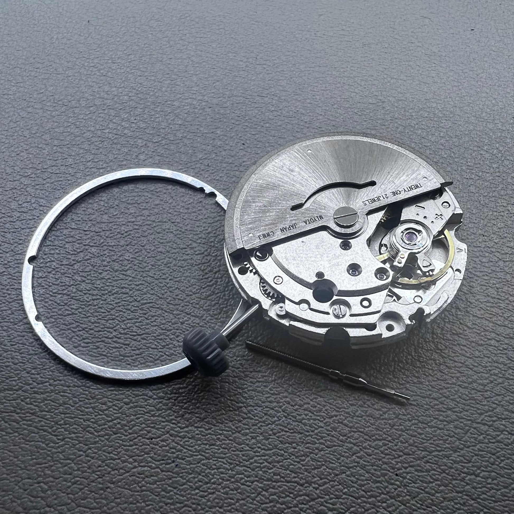 Japan Miyota 8215 watch movement with white dial, automatic mechanical, date display at 6 o'clock by Miyota.