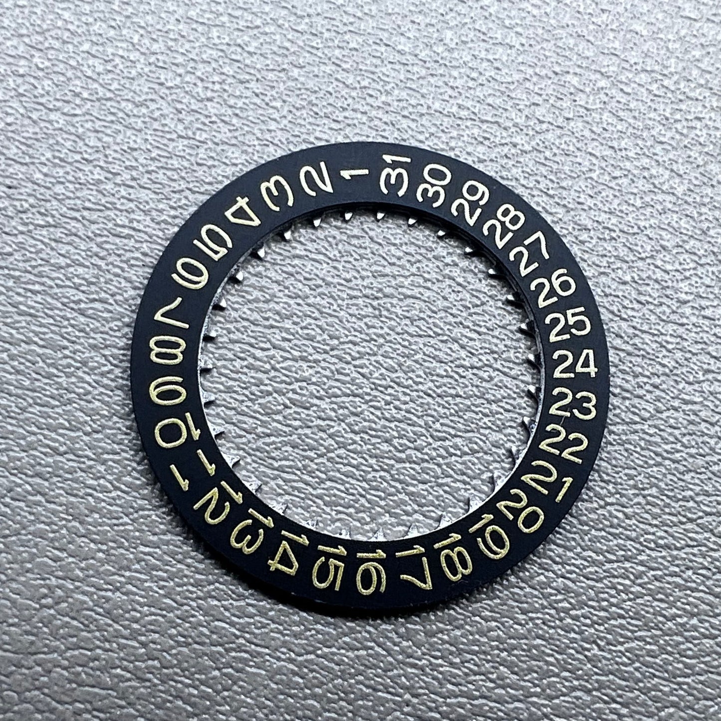 Golden Character date wheel with black background for NH35 NH36 watch movement, date display at 3 o?clock.