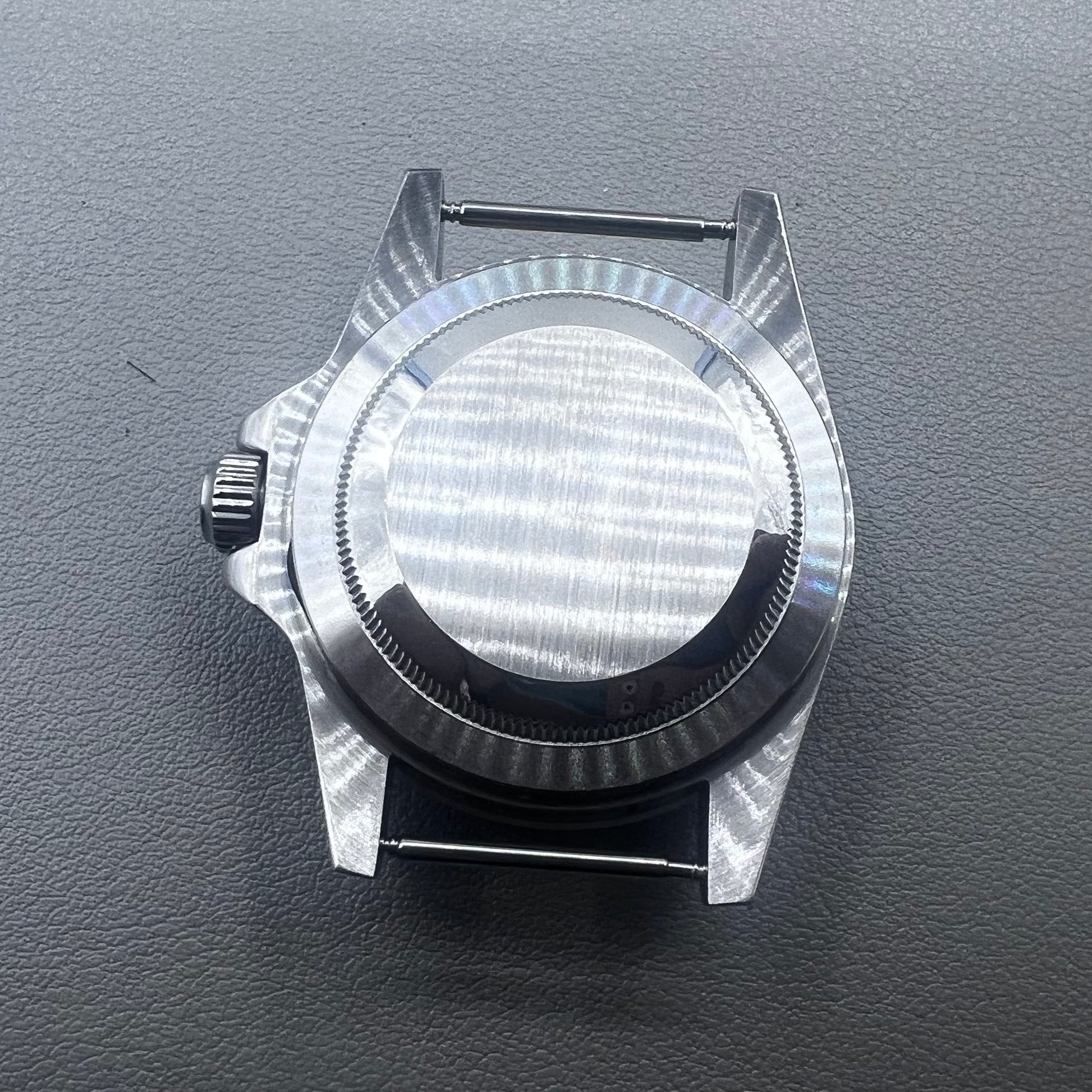 39.5mm stainless steel waterproof watch case with sapphire glass, compatible with NH35/36 movements.