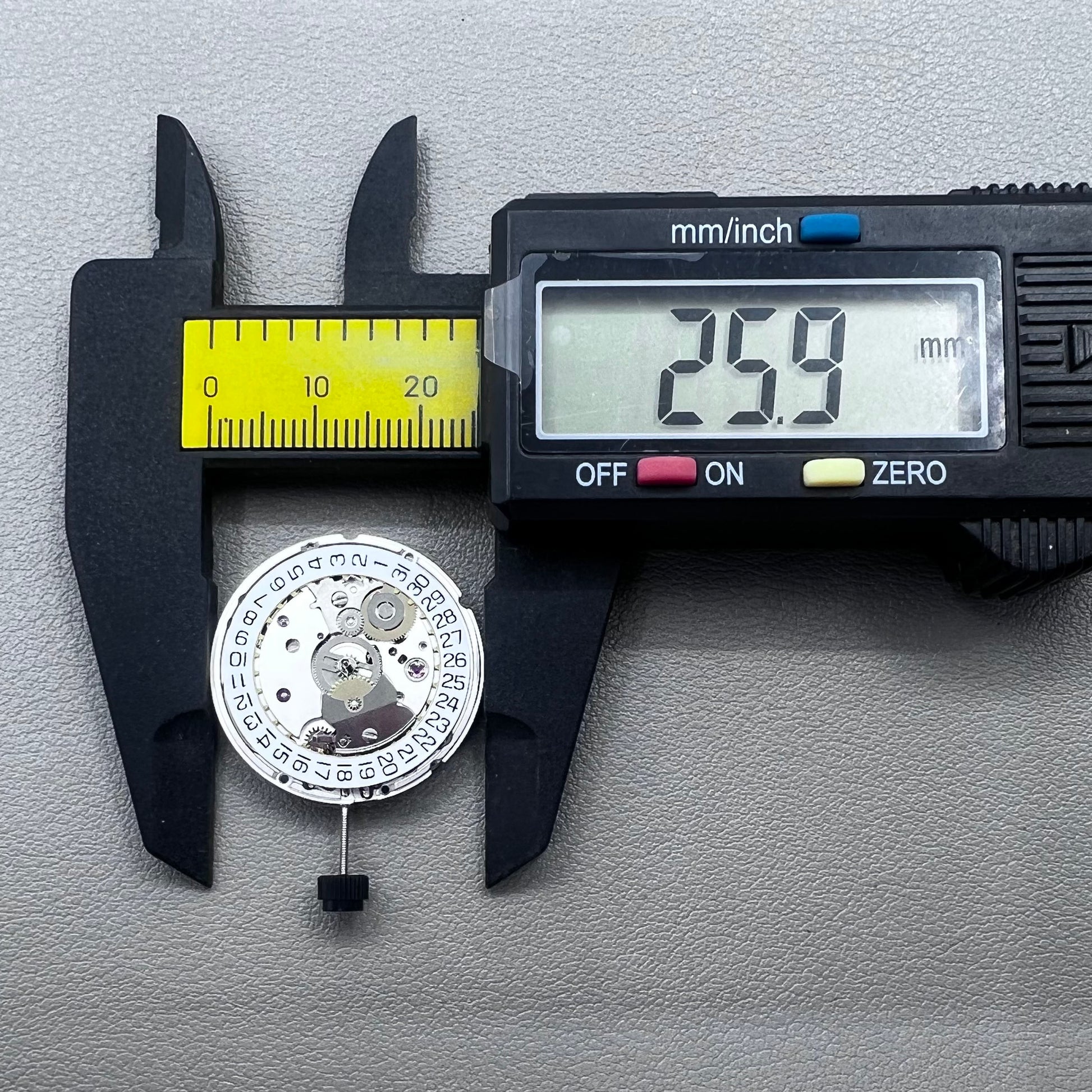 Silver ETA PT5000 mechanical watch movement, Seagull 2824 ETA2824-2 replacement part for precise timekeeping.