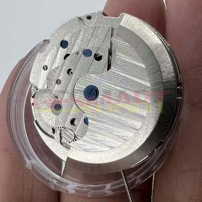 LB06 automatic watch with mechanical movement, 3 subdials, date at 3, day at 9.