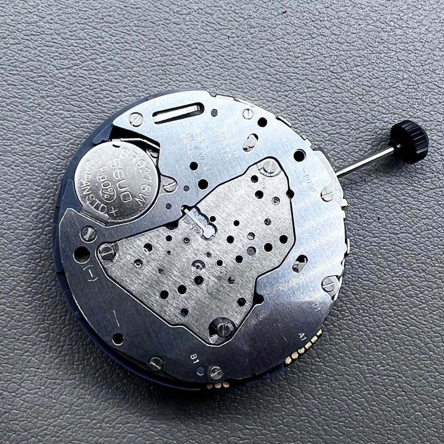 Japan Miyota 6S21 quartz watch movement with date display at 6 o?clock, reliable and precise accessory.