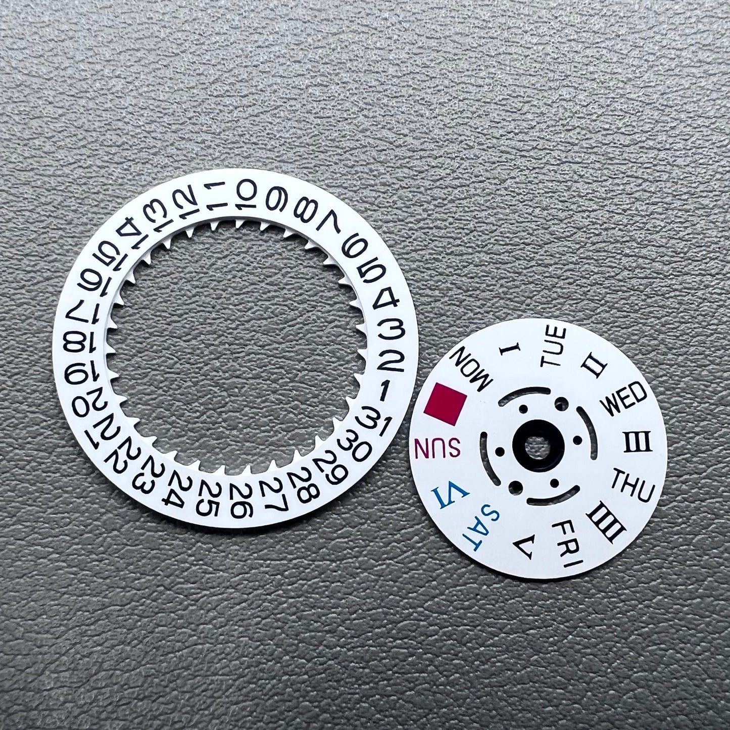 White date disk with Roman and English fonts for NH36 watch movement by Crown@3.8, precise calendar function.