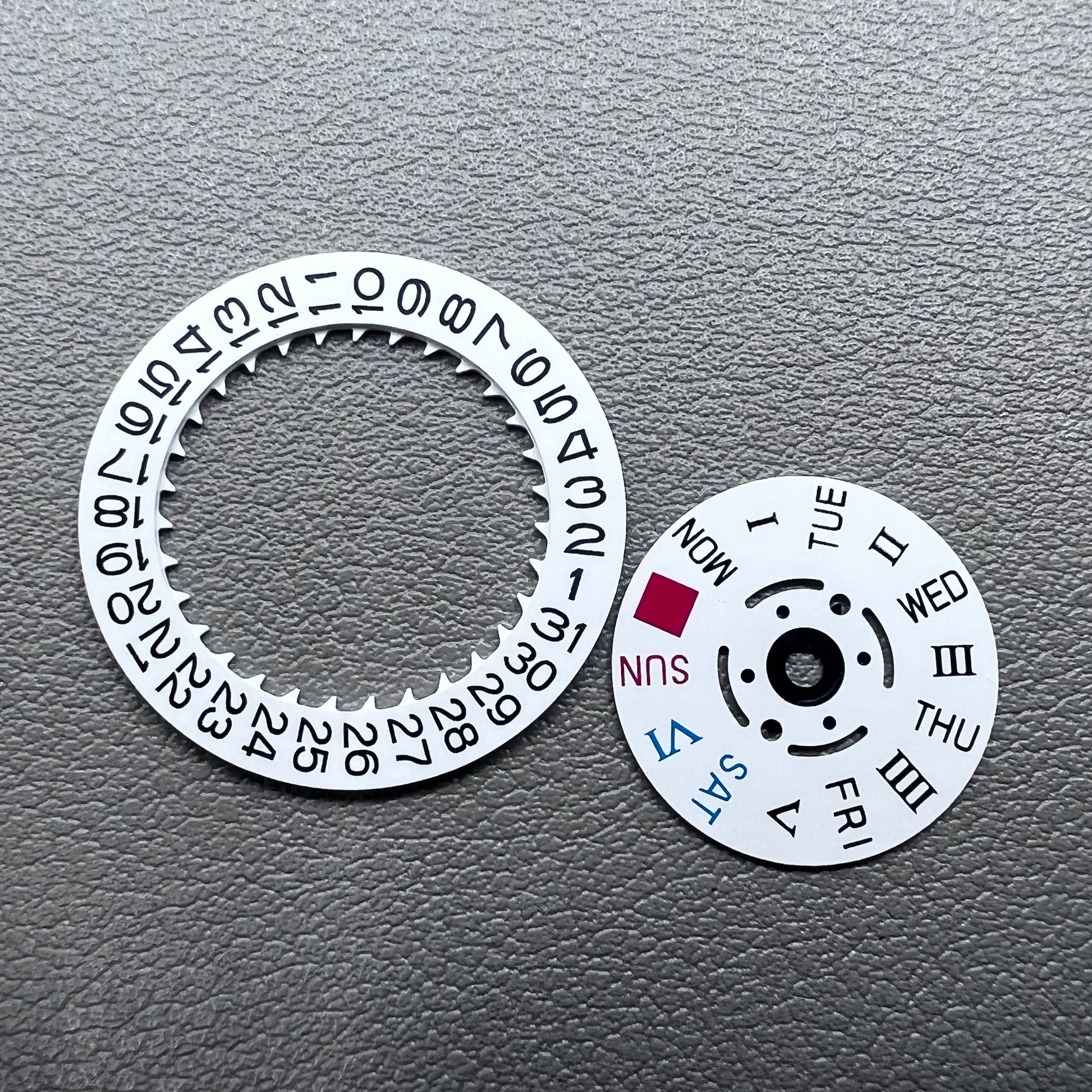 White date disk with Roman and English fonts for NH36 watch movement by Crown@3.8, precise calendar function.
