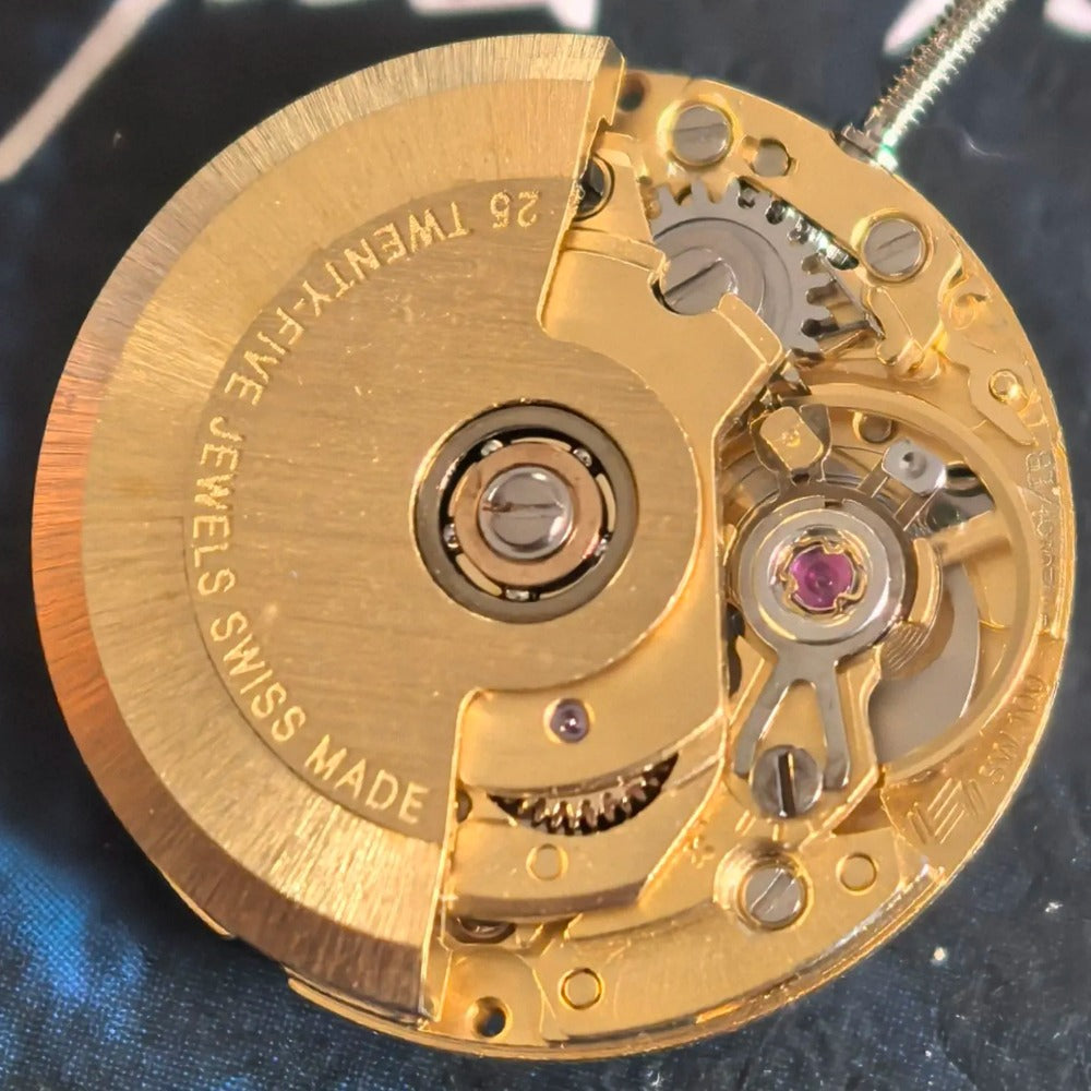 Swiss Made SW100 mechanical watch repair part for durable, precise timekeeping in luxury watch accessories.