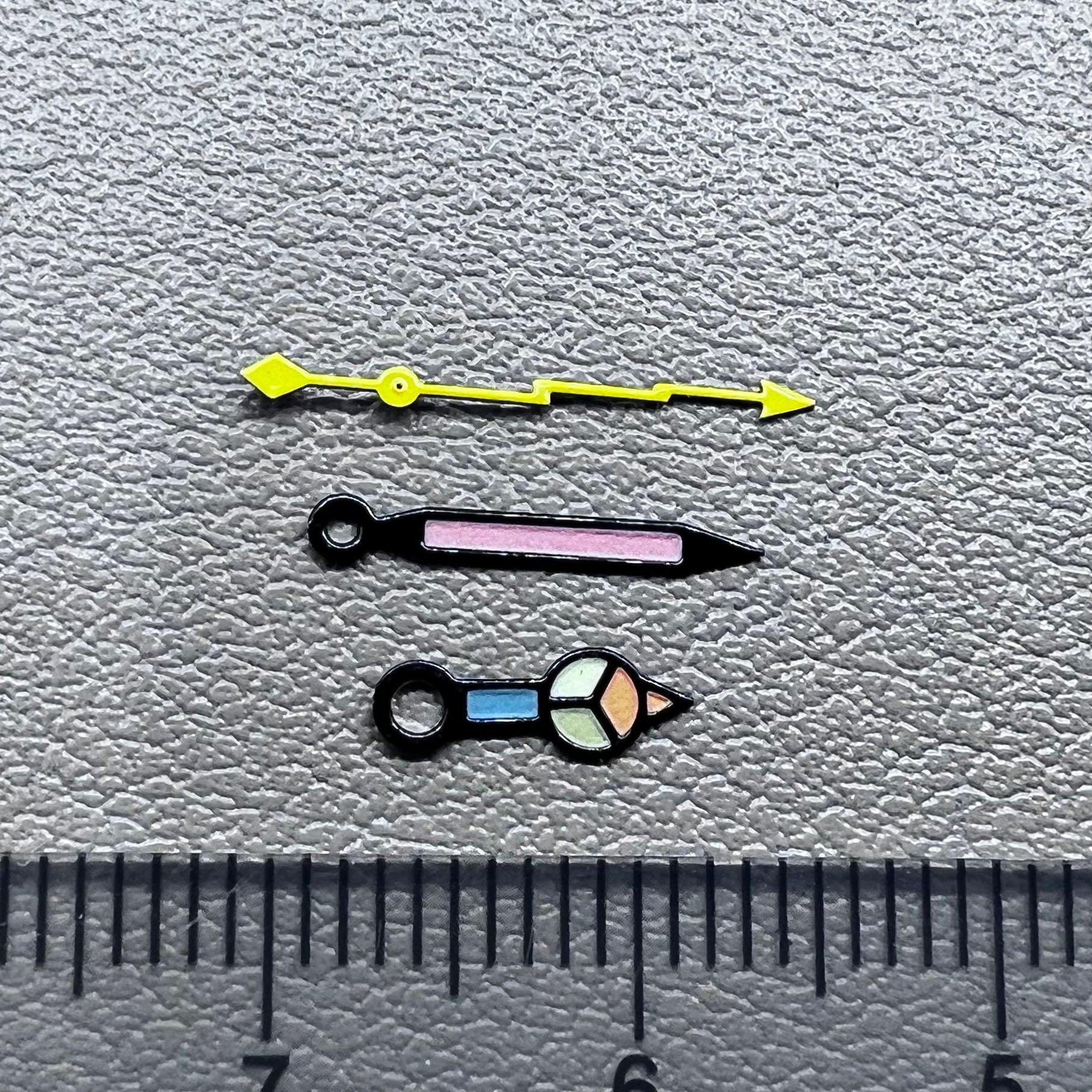 Luminous black arrow watch hands with trim, compatible with NH35 NH36 4R/7S movements, for precise timekeeping.