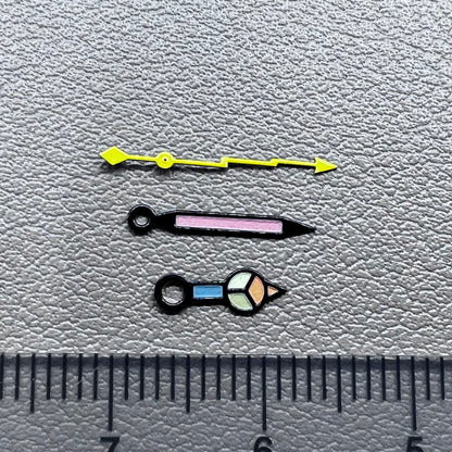 Luminous black arrow watch hands with trim, compatible with NH35 NH36 4R/7S movements, for precise timekeeping.