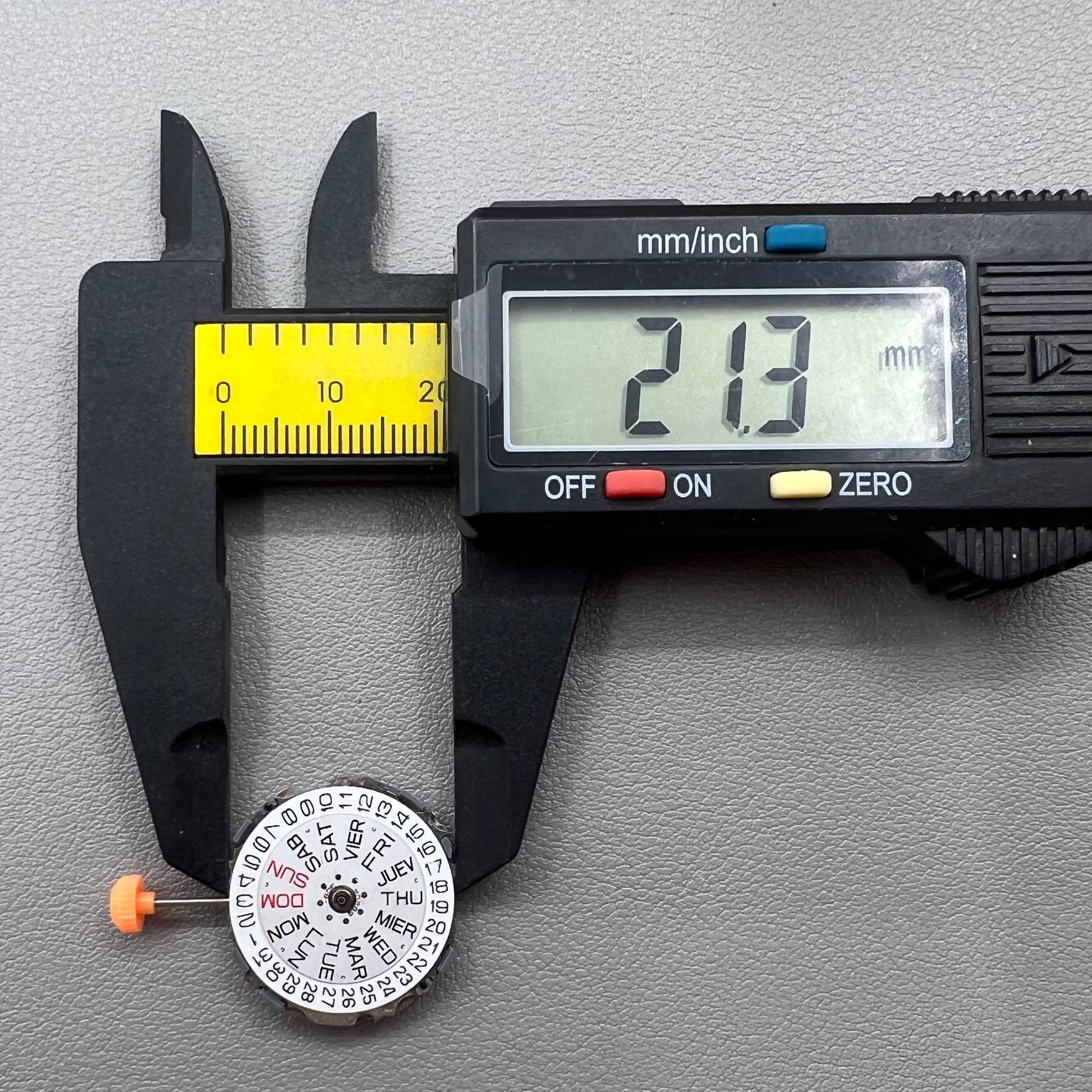 Japan Miyota Quarz Uhrwerk Modell 2S65 mit pr�ziser Zeitmessung f�r hochwertige Uhren.
