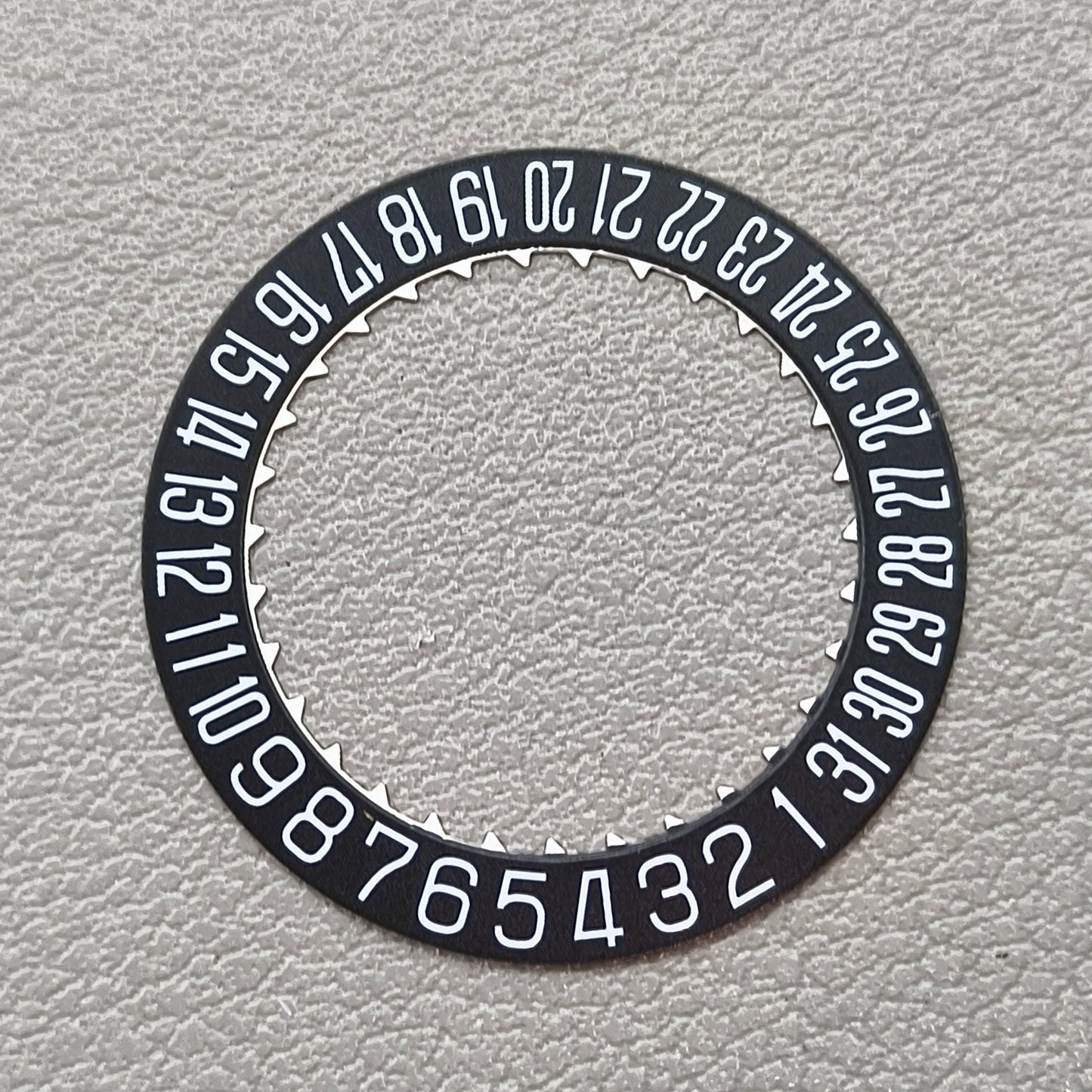 Replacement Black Date Disk Wheel Date Wheel for Miyota 9015 Movement Date@6