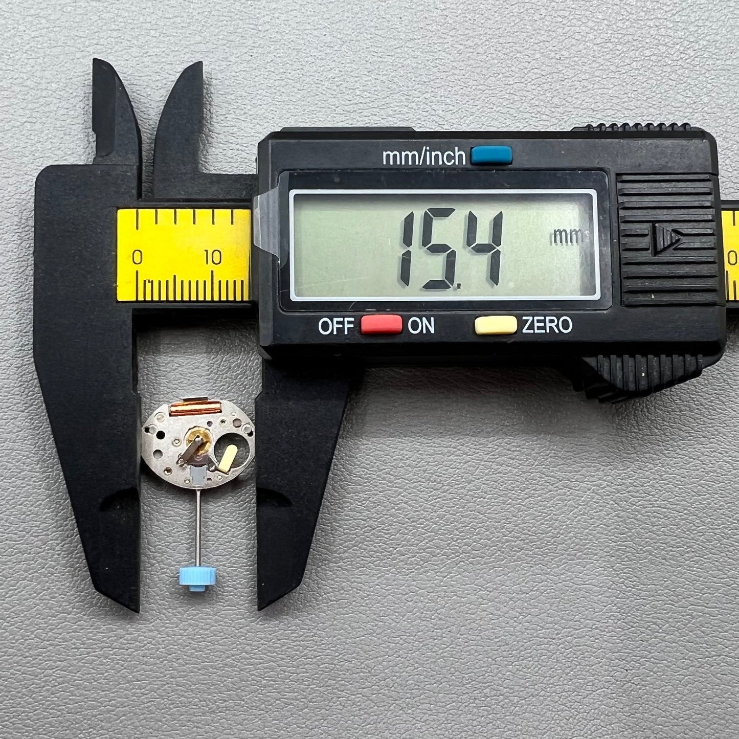 Ronda 751 Swiss quartz watch movement H2, two-hand model for precise timekeeping.