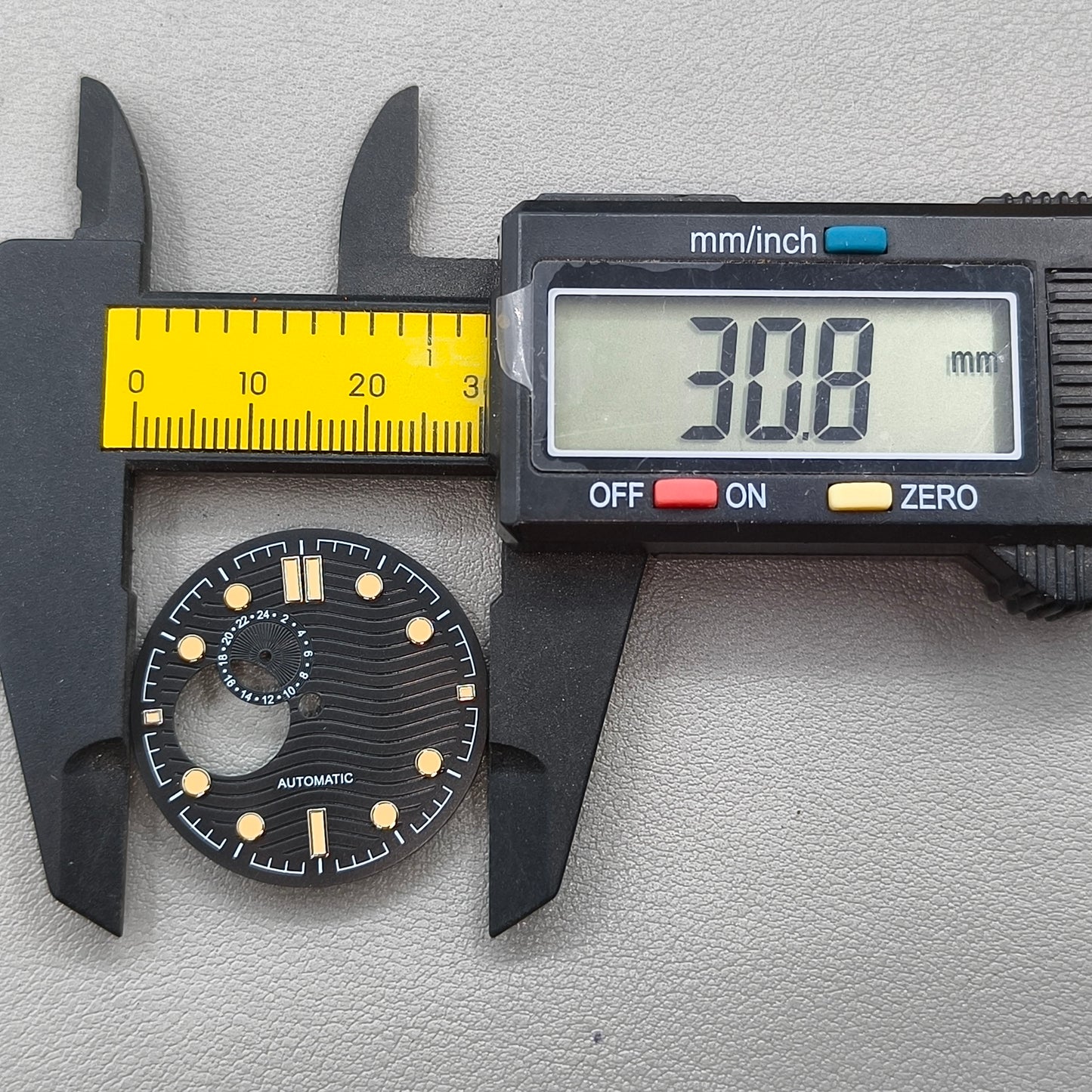 Modified Black Wave Pit Lume Golden Nail Watch Dial Fit for NH39 Movement
