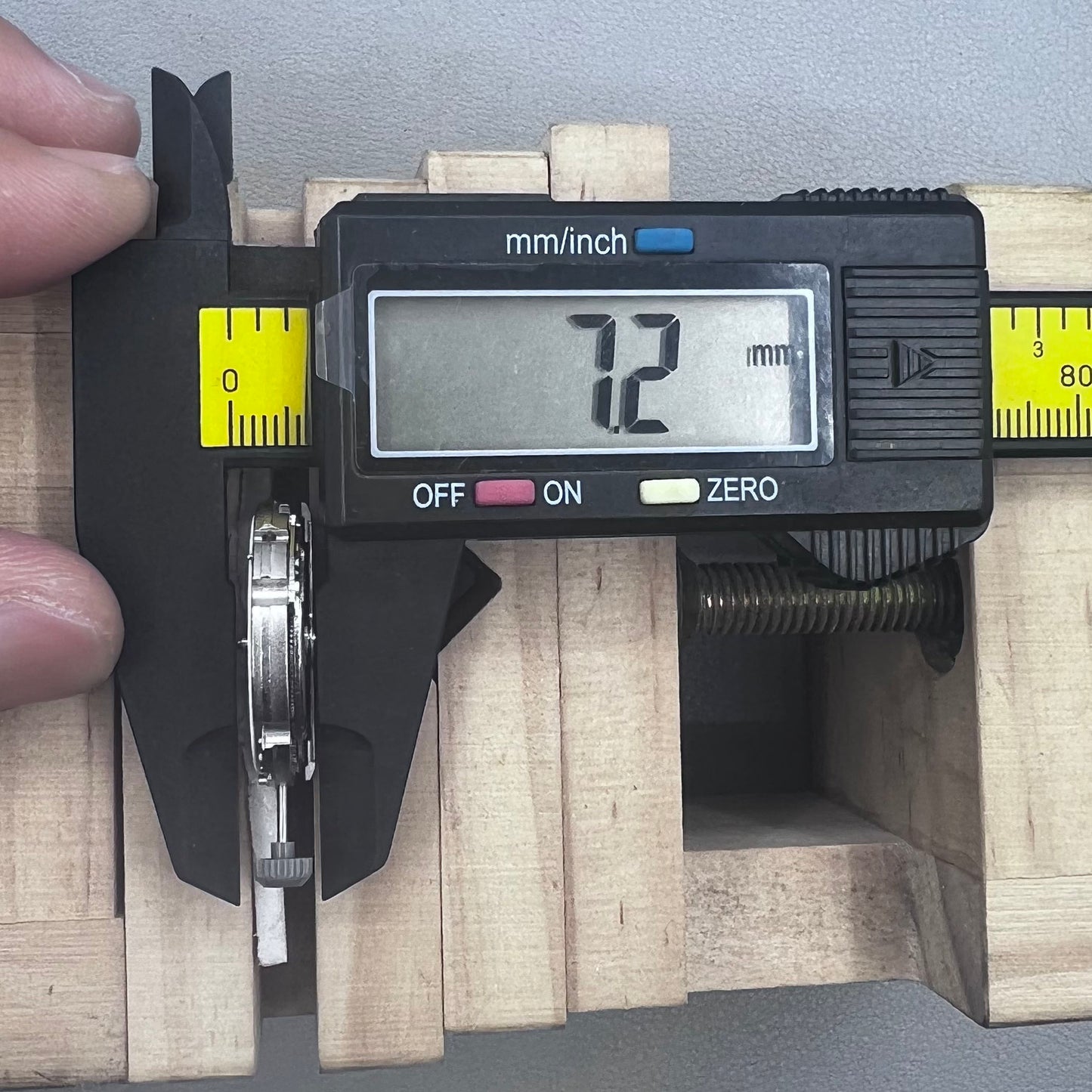 Japan Miyota 8215 watch movement with white dial, automatic mechanical, date display at 6 o'clock by Miyota.