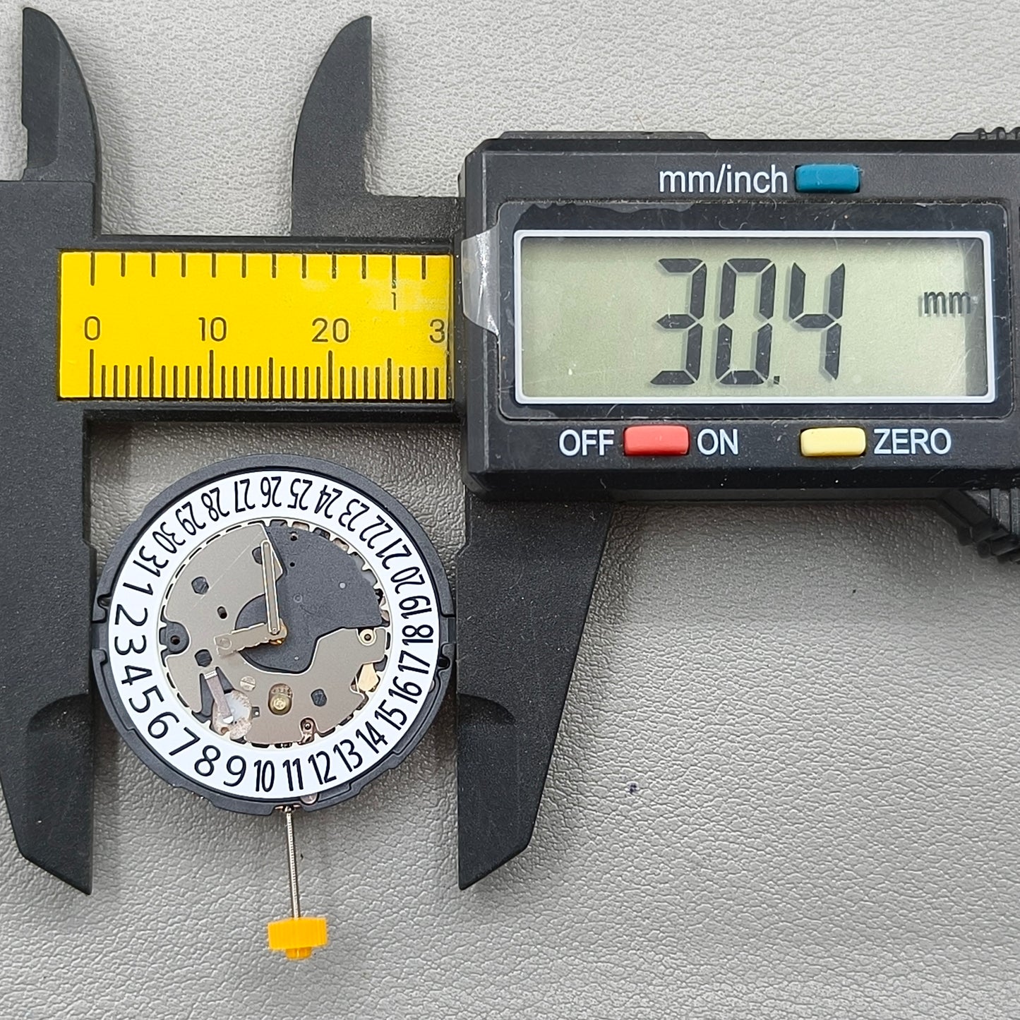 Swiss Ronda Z50 Quartz Movement 5 Hands Small Second@3@9 Date@6