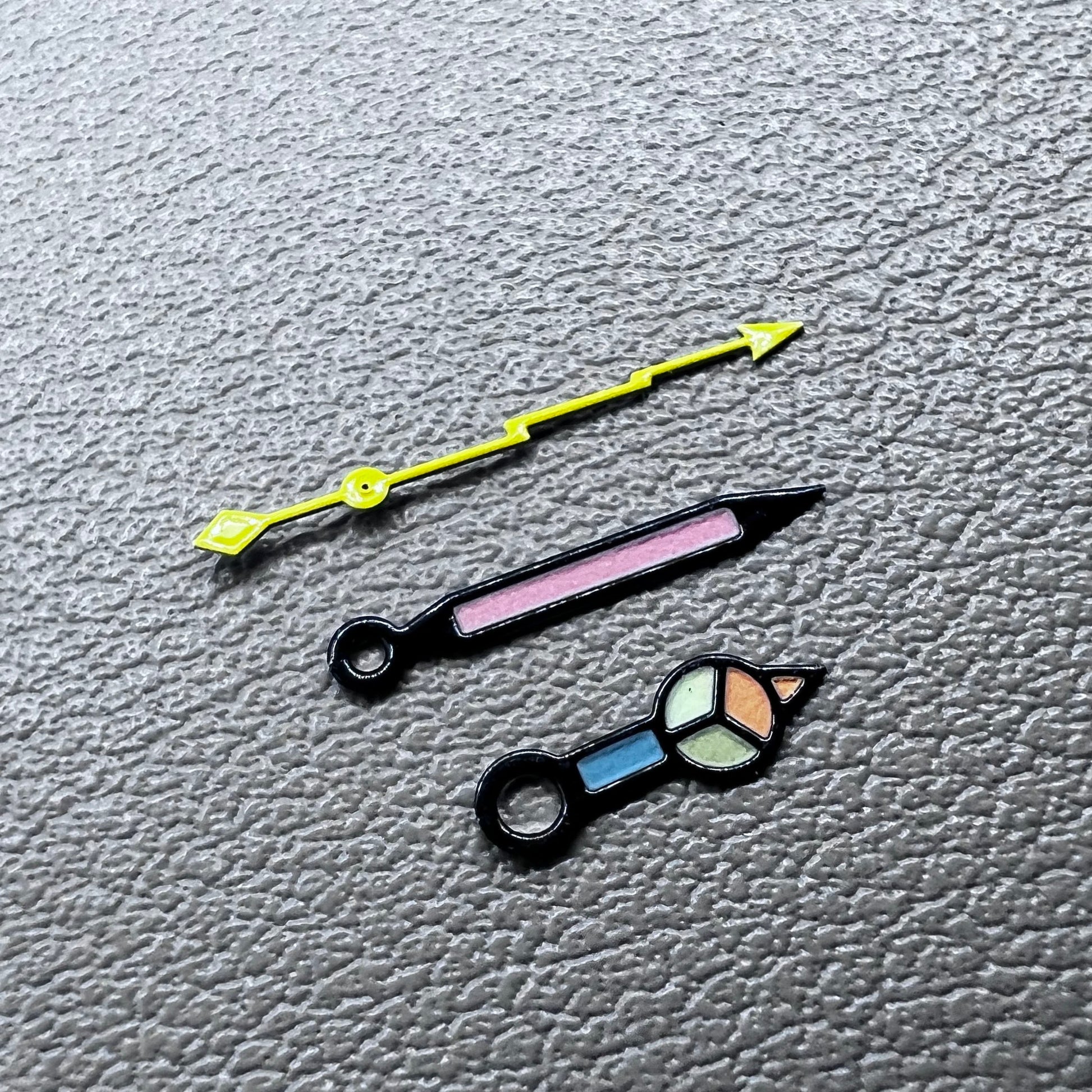 Luminous black arrow watch hands with trim, compatible with NH35 NH36 4R/7S movements, for precise timekeeping.