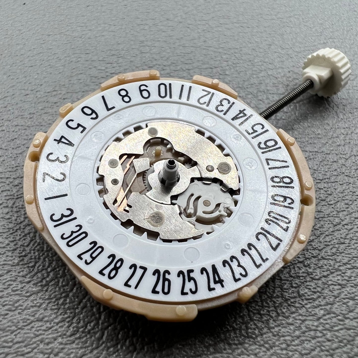 Sunon SP28 3 Hands with Date Quartz Watch Movement Date@6