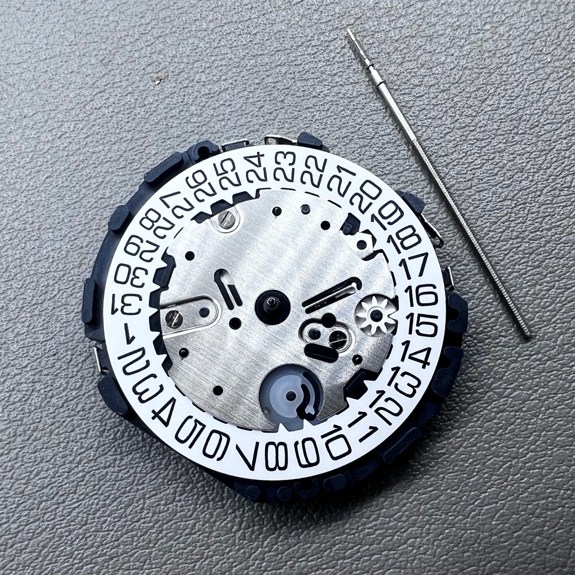 Japan Hattori Epson TMI VR34 quartz watch movement for precise timekeeping in accessories.