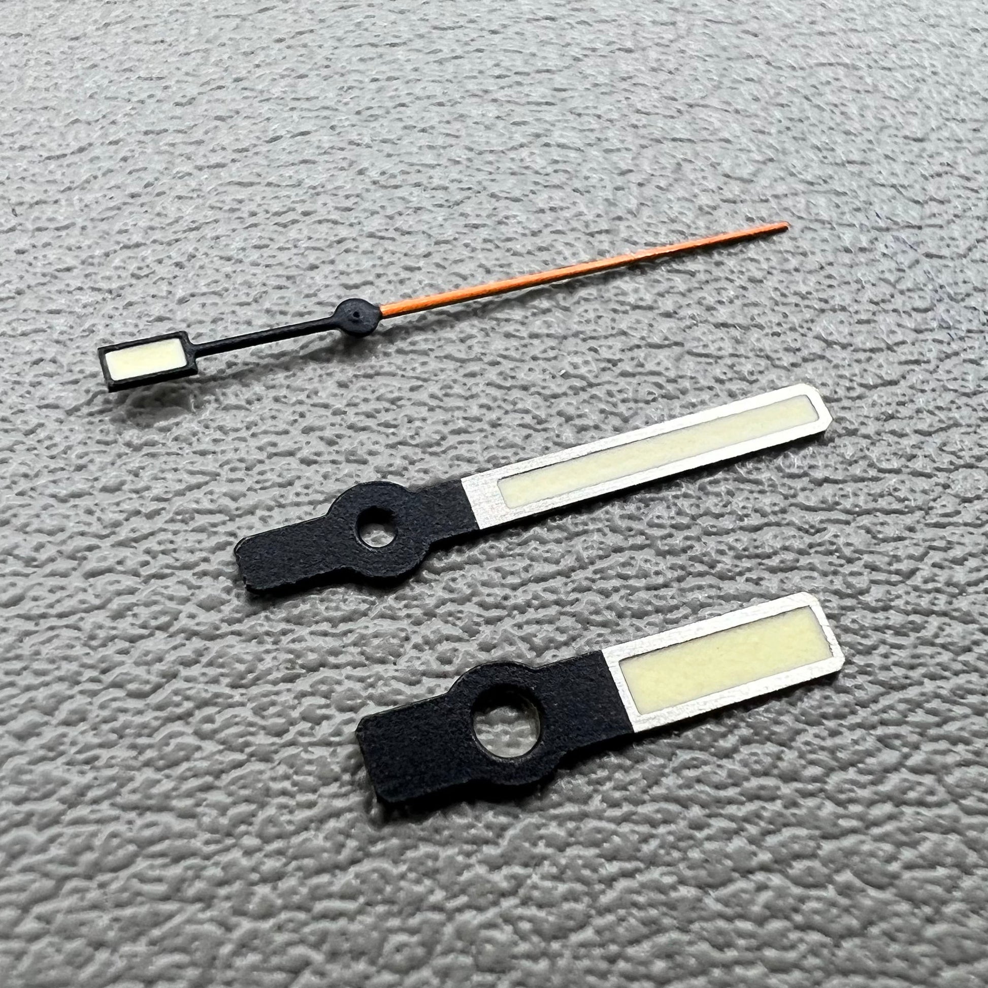 Set of green luminous orange second hands with silver trim for NH35/NH36/4R/7S watches.