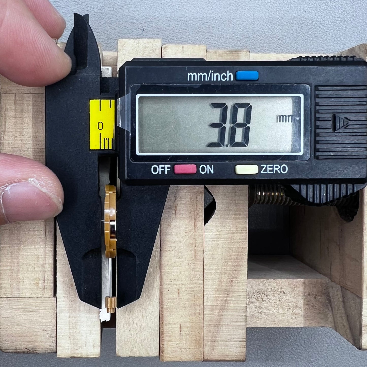 Japan Miyota GN15 Quartz Movement Date@3