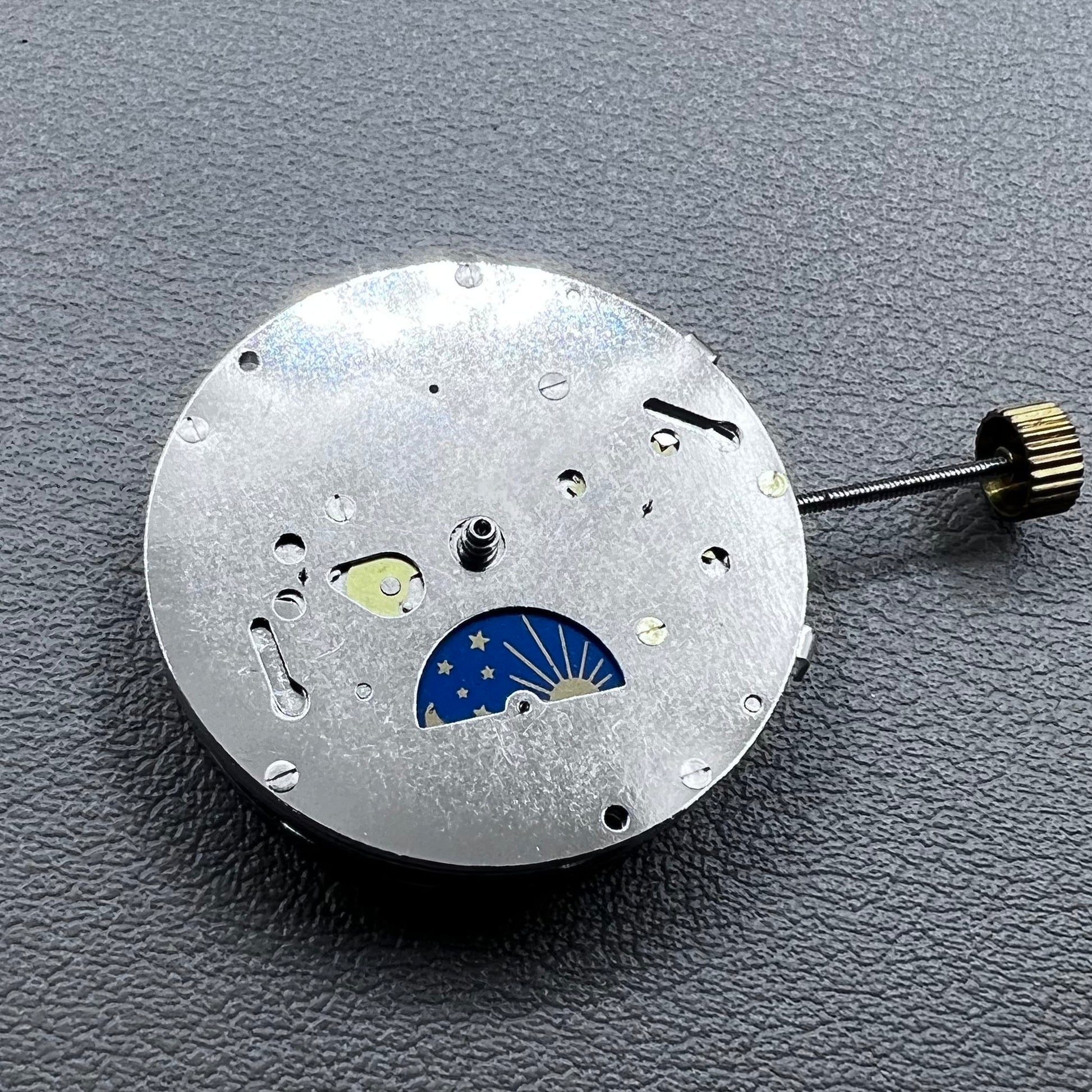 China 2813 8205 8215 automatic mechanical watch movement displaying moon phase at 6 o?clock for precise timekeeping