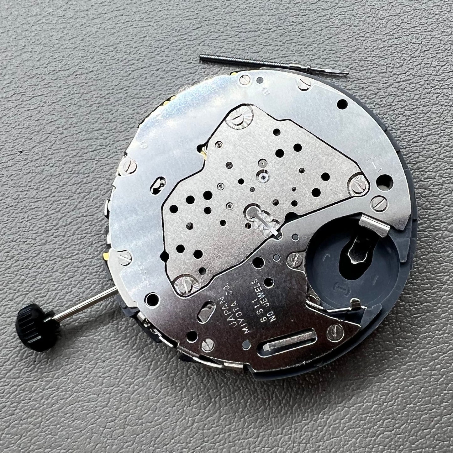 Japan Miyota 6S11 quartz watch movement featuring 2 hands, date at 3, small seconds at 6 and 12 positions.