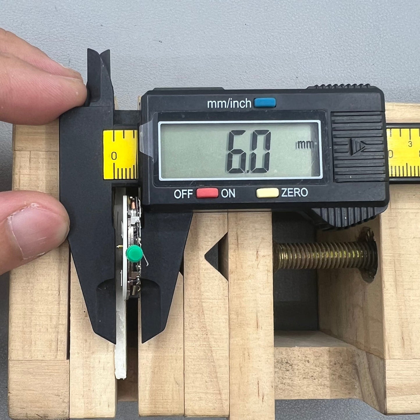 Ersatz Quarzwerk Swiss ISA 8162 ISA 8172 Date 4 Uhrwerk