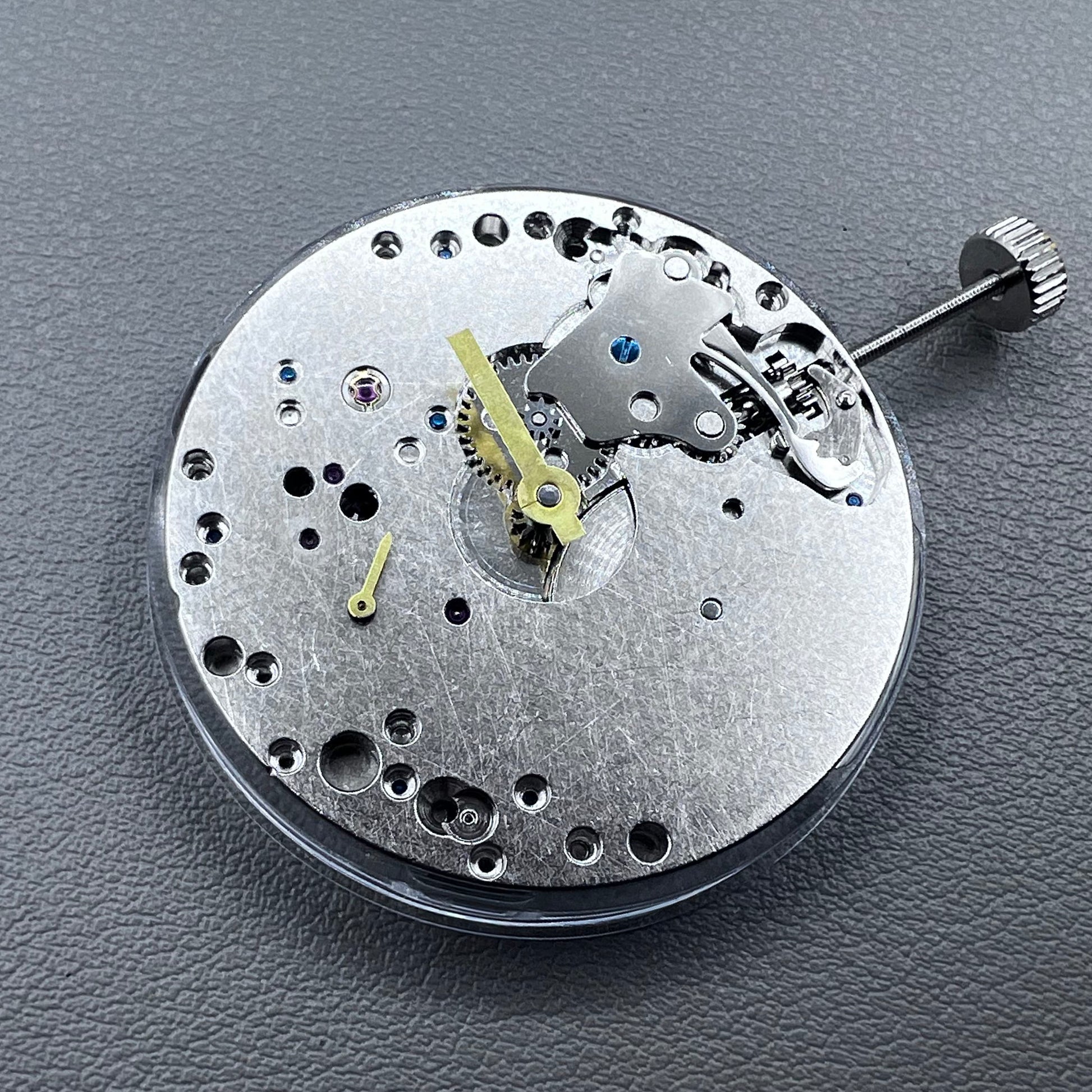 Mechanical hand winding watch movement Seagull 6497 with second hand at 6 o'clock position for watch repairs