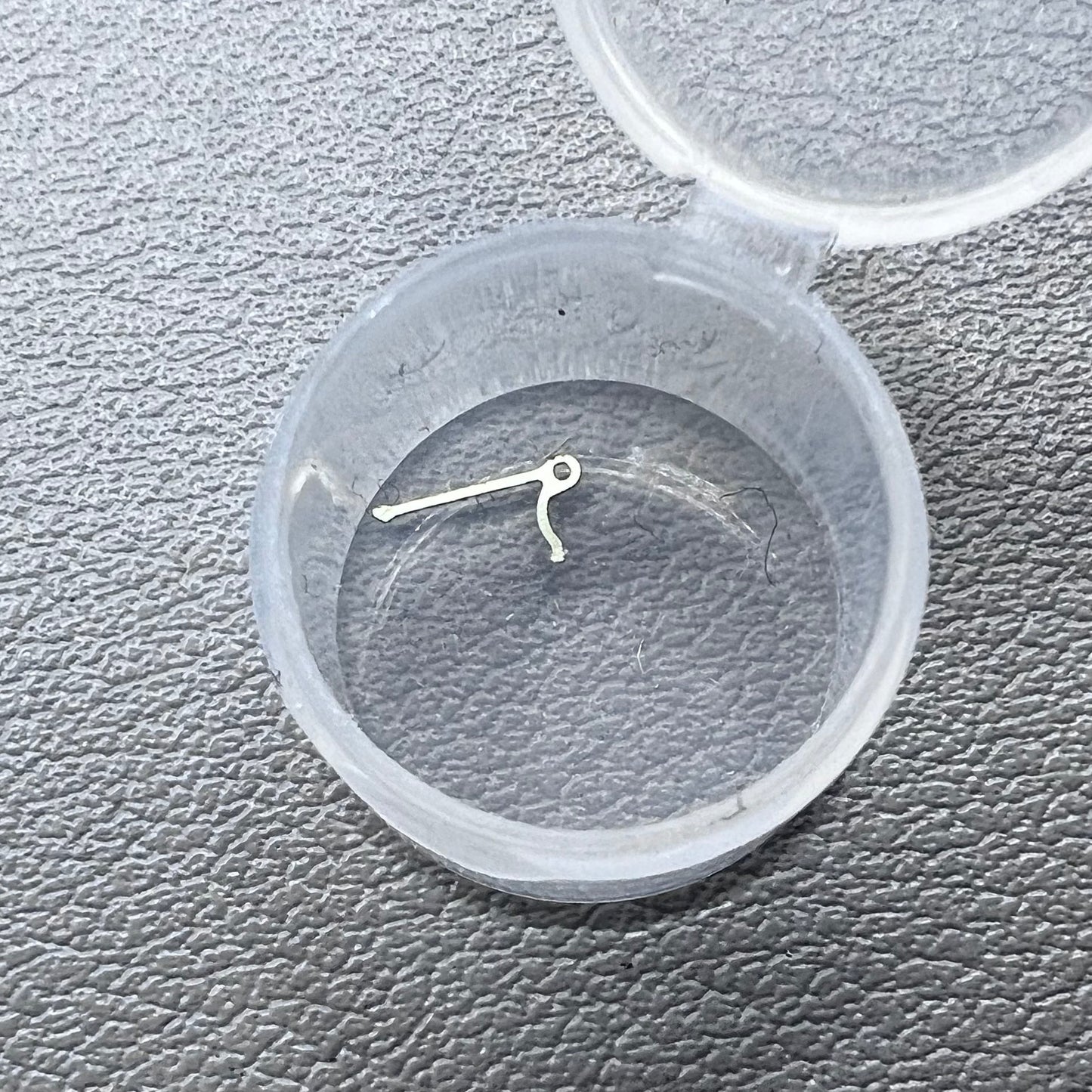 Stop lever for SW220-9433 movement, compatible with SW220, SW240, and SW200 ? precise fit for watch repairs.