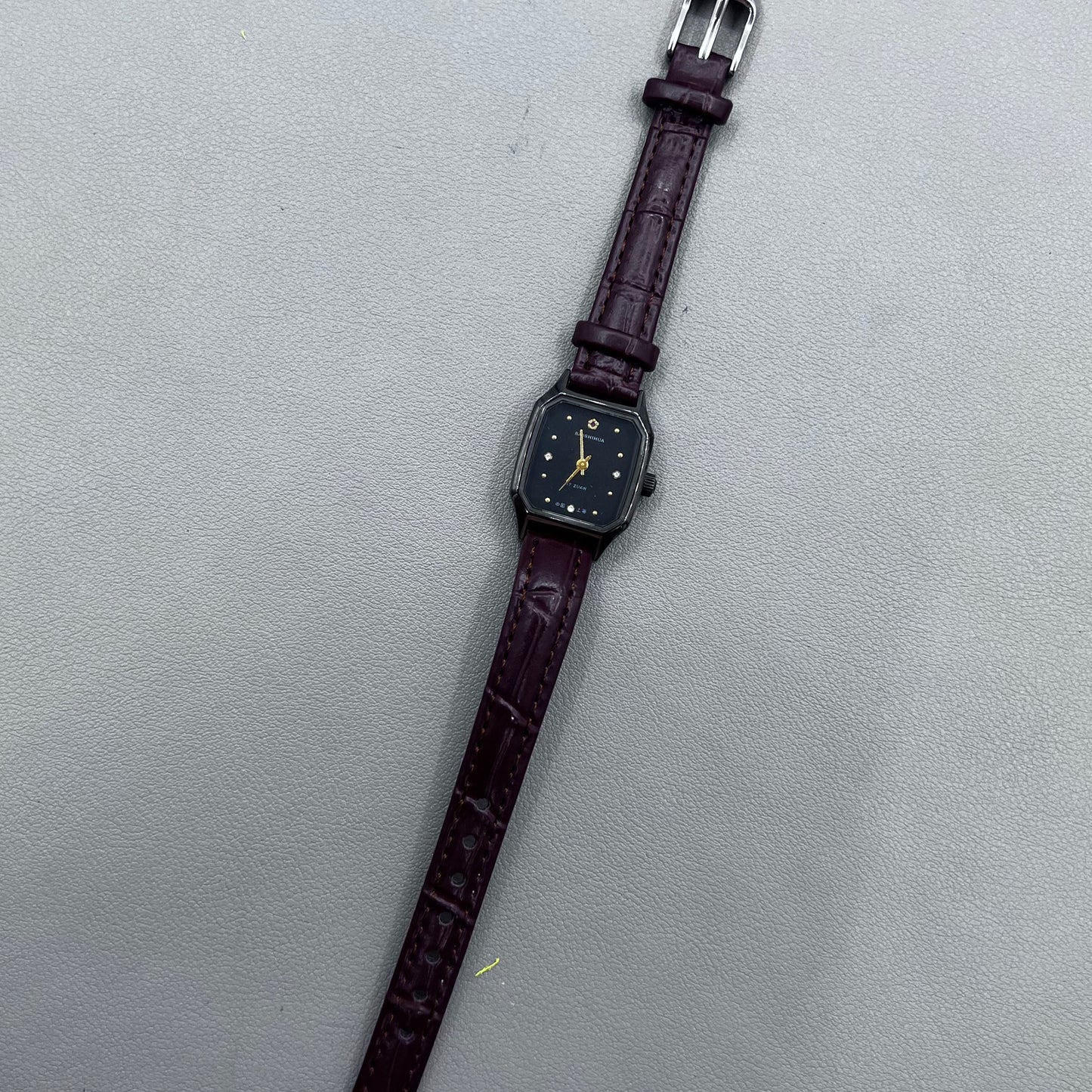 33mm Dandong Manual Mechanical Watch Golden Dial Golden Square Case 17 Jews