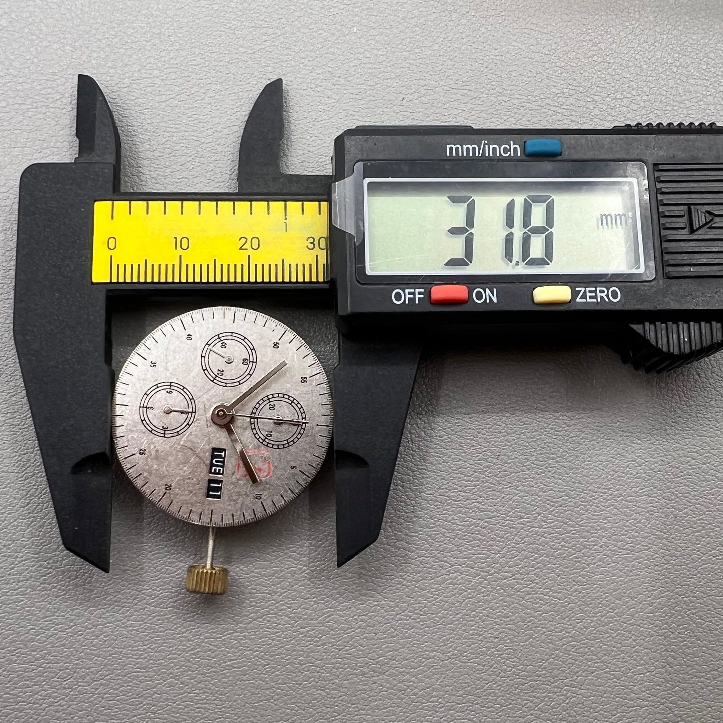 Automatisches Chronographenwerk ETA 7750 mit Datum Wochentag kleine Sekunde bei