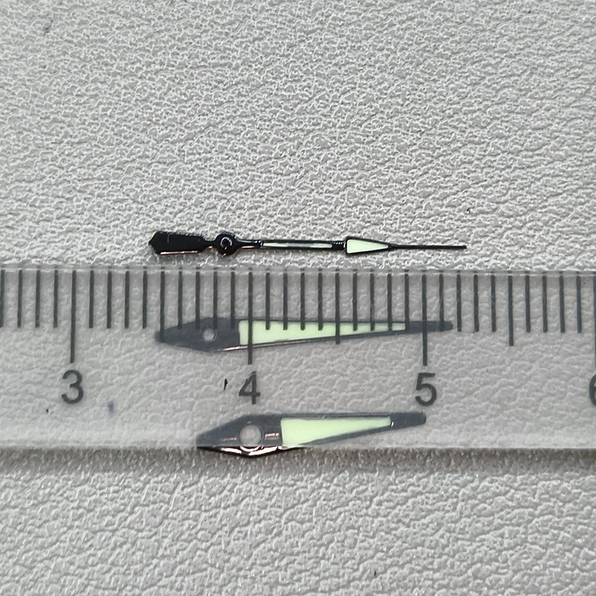 2 Sets Black Trim Arrow Shape Green Luminous Watch Hands for ISA 2331