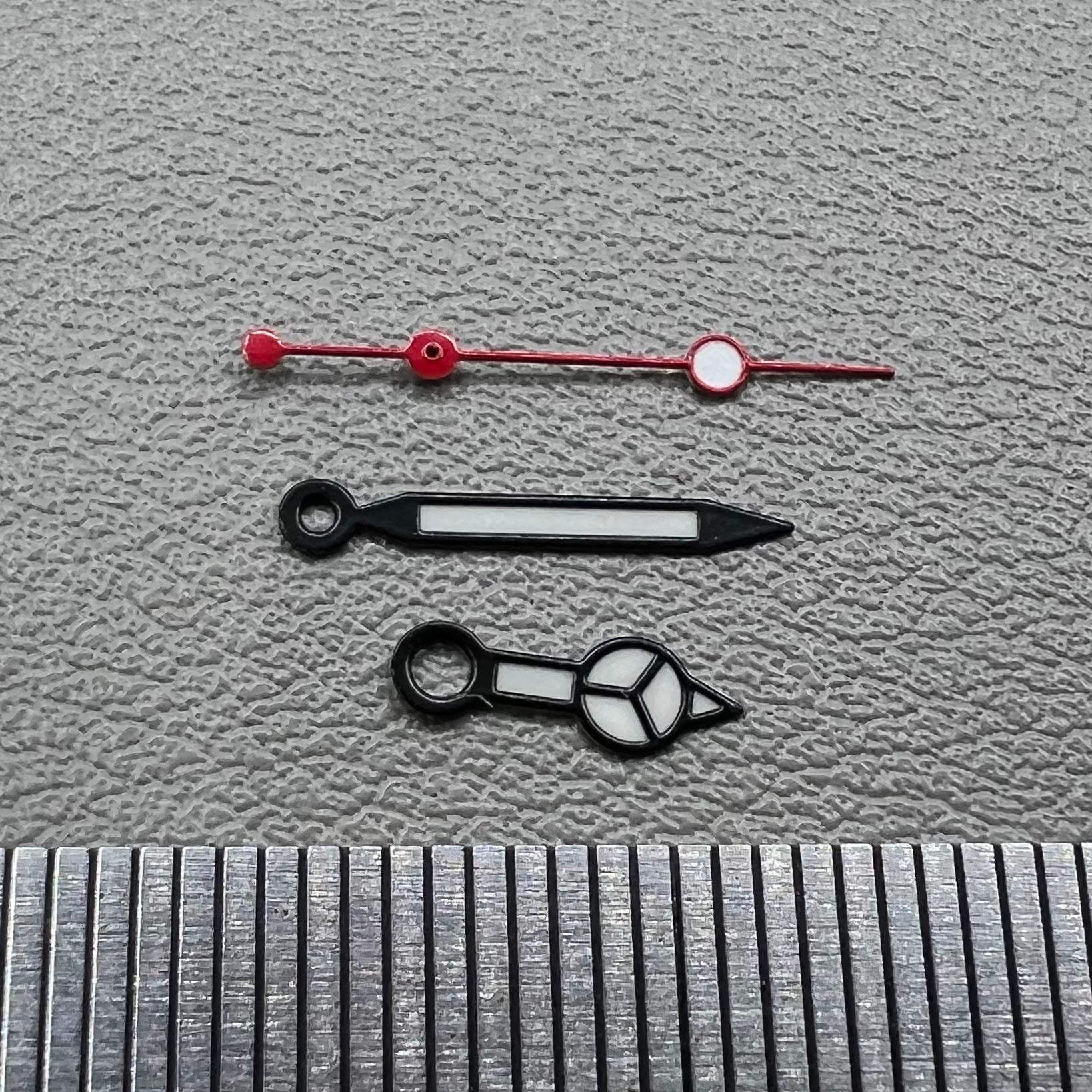 White painted watch hands with matte black trim and red second hand for NH35/36 movement, Seiko compatible.