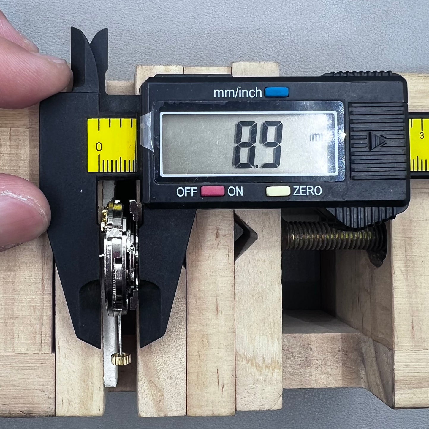 China 7120 Automatic Mechanical Movement Balance Wheel@9 Moon Phase@6