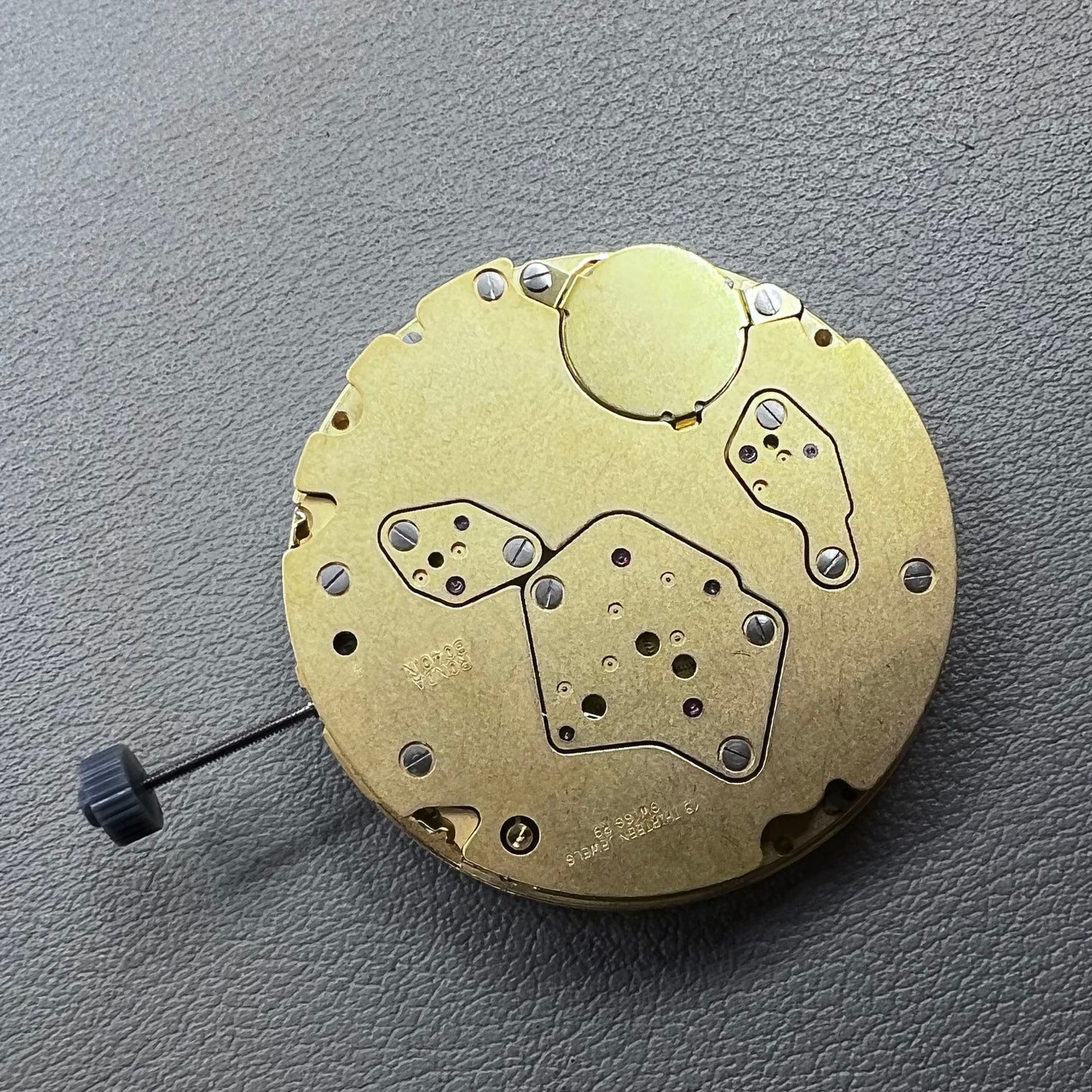 Swiss Ronda 8040N quartz movement for precise timekeeping in watch accessories.