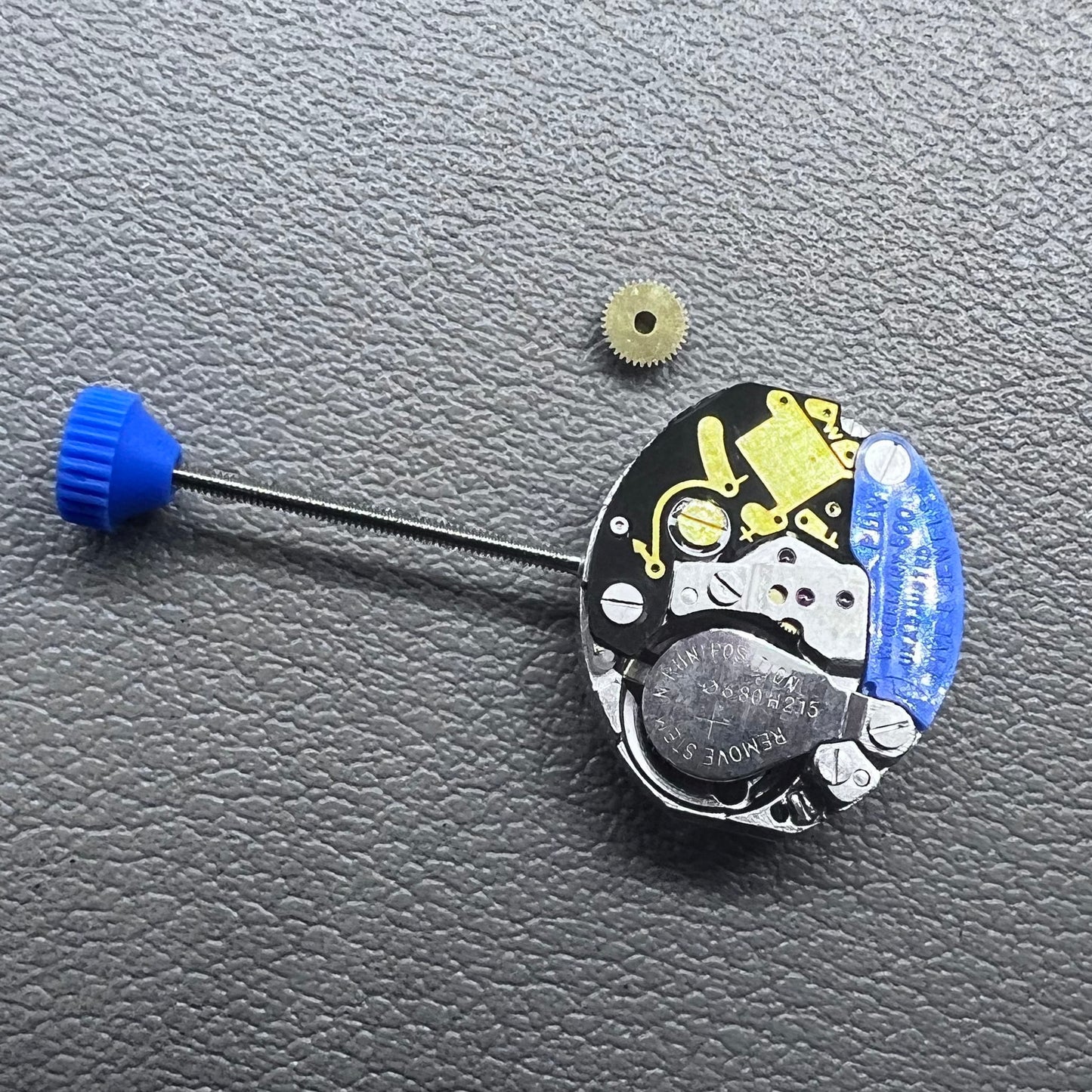 Replacement quartz watch movement ETA 978.002 with 2 hands, precision made in China for accurate timekeeping.