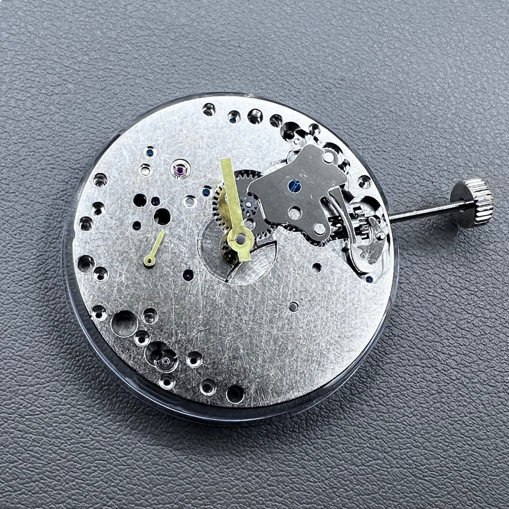 Mechanical hand winding watch movement Seagull 6497 with second hand at 6 o'clock position for watch repairs