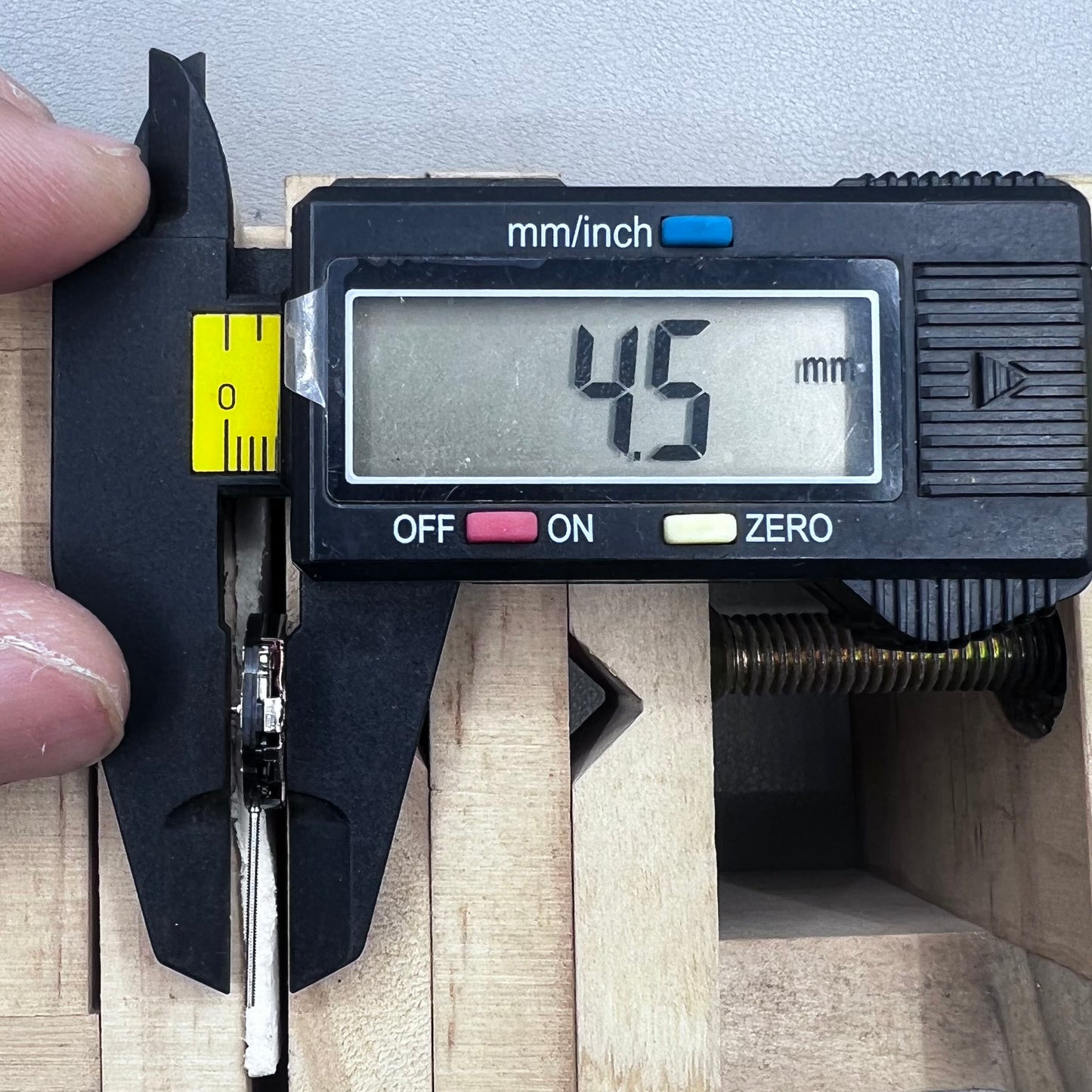 Japan Hattori Epson TMI AL35E quartz watch movement, precise timekeeping for repair and replacement.
