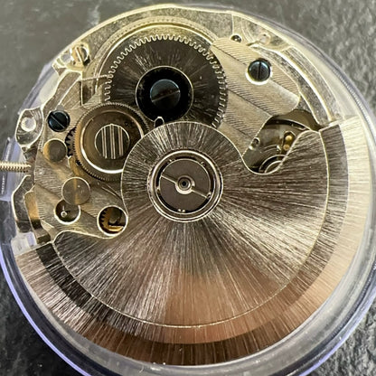 China Made Silver 2240 Automatisches mechanisches Uhrwerk 2 Zeiger Kleine Sekunde Einzelkalender