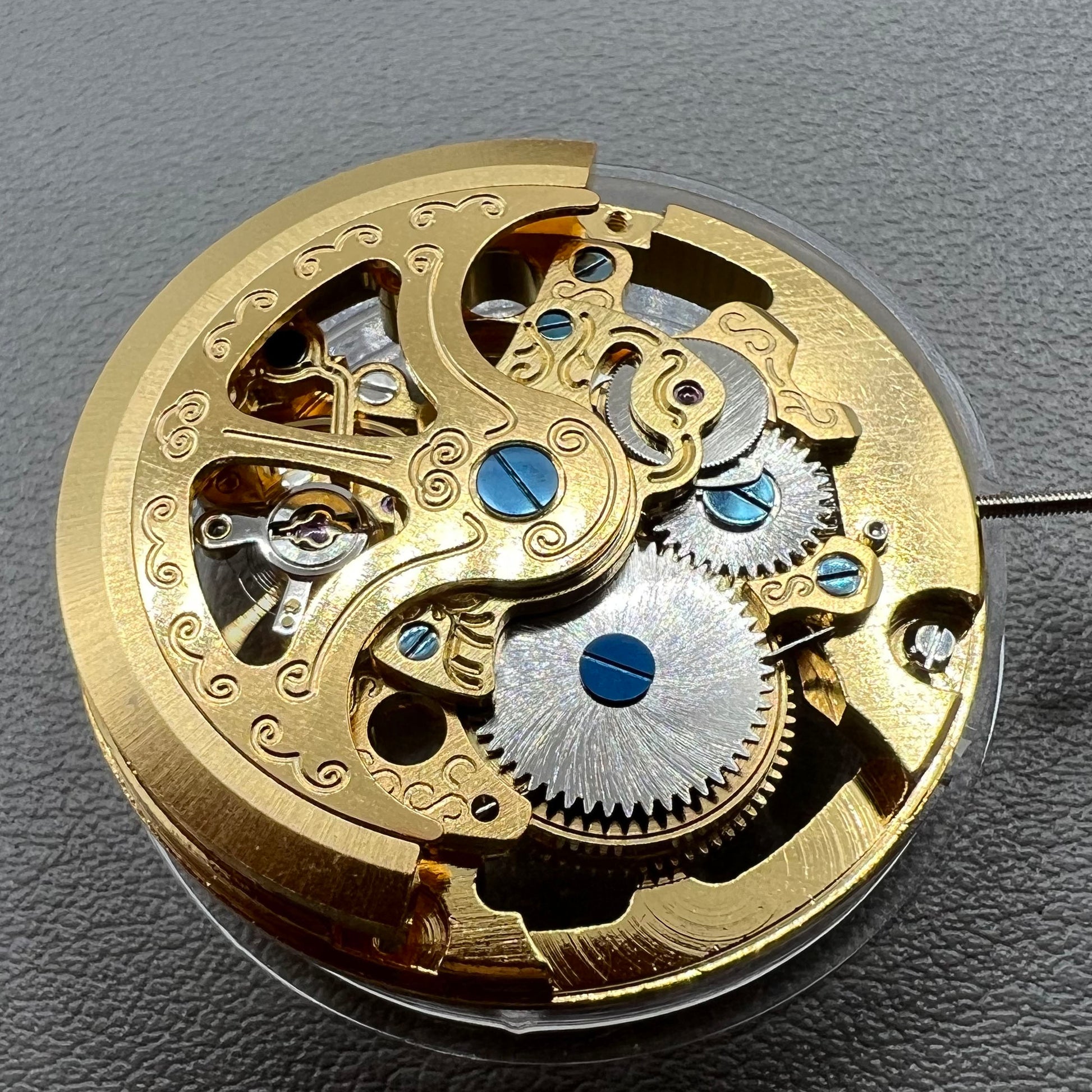 Golden Hollow 32.8mm watch with 7120 automatic mechanical movement, extra-large design.
