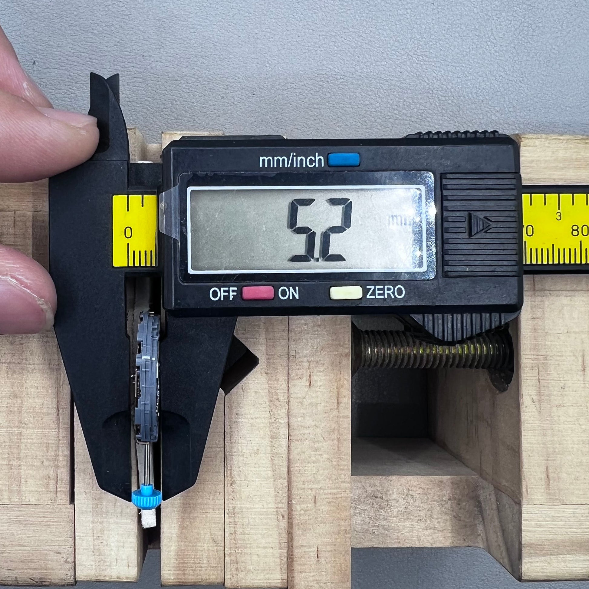 Japan Miyota 6P23 quartz watch movement with 5 hands, precise timekeeping for watch accessories.