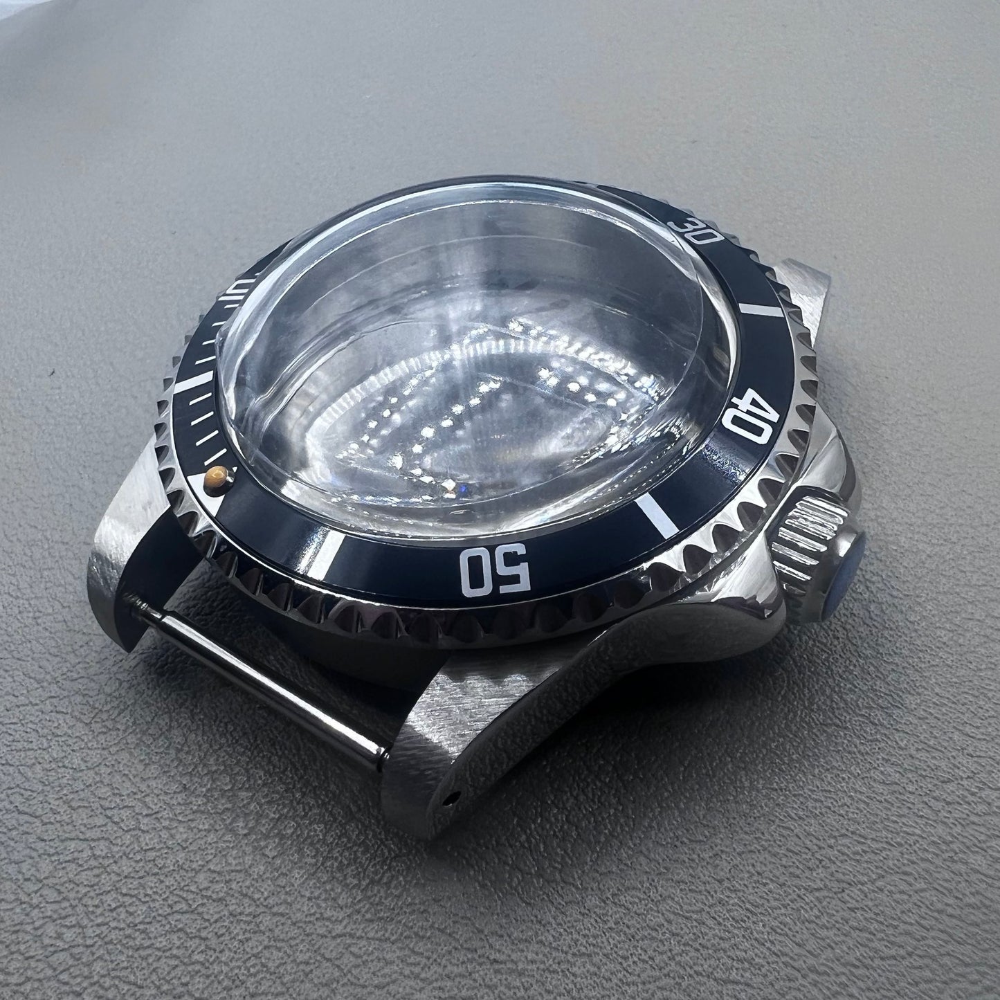 39.5mm stainless steel waterproof watch case with sapphire glass, compatible with NH35/36 movements.