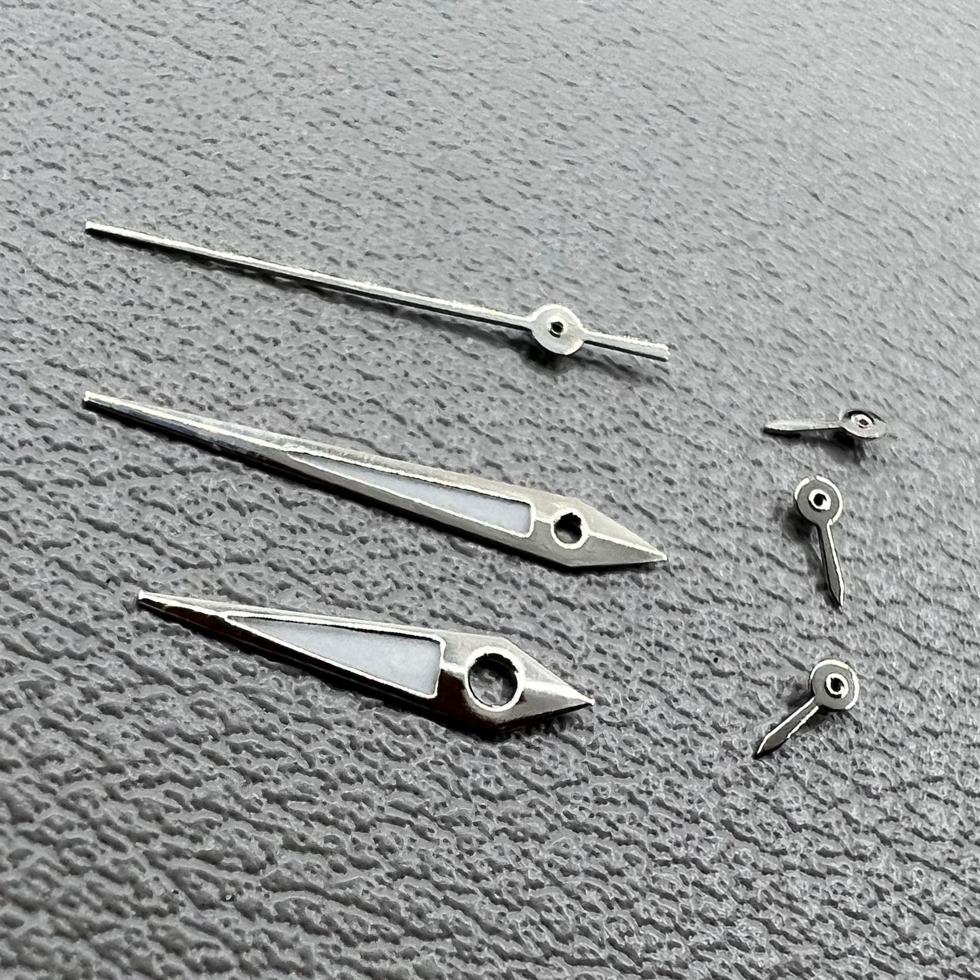 Set of 2 silver-trimmed green lume arrow-shaped watch hands for VX3J, VX9J, VX7J, VX3N, VX9N movements.