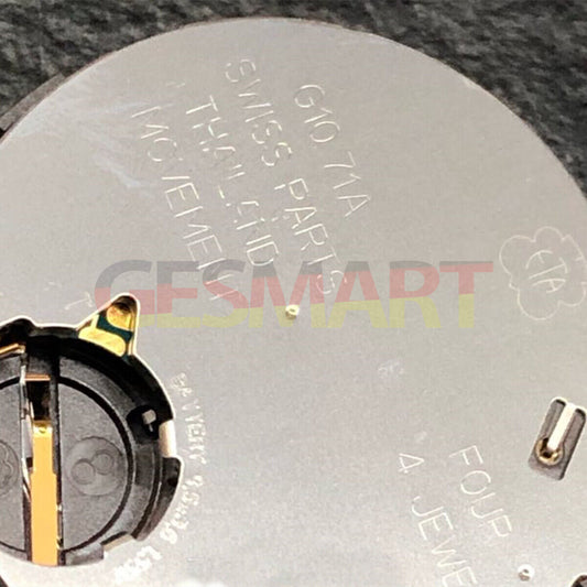 Mouvement à quartz V8 <tc>ETA</tc> G10.711 de fabrication suisse, multifonction, date à 6 heures 