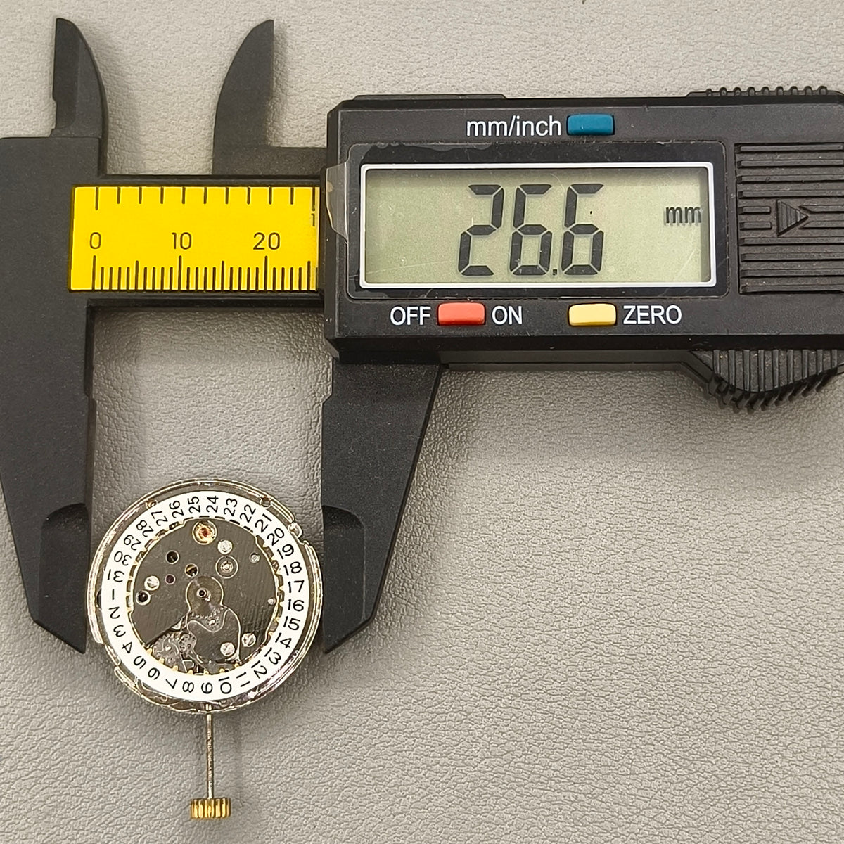 Dandong 7120 3 Hands Single Calendar Automatic Mechanical Movement