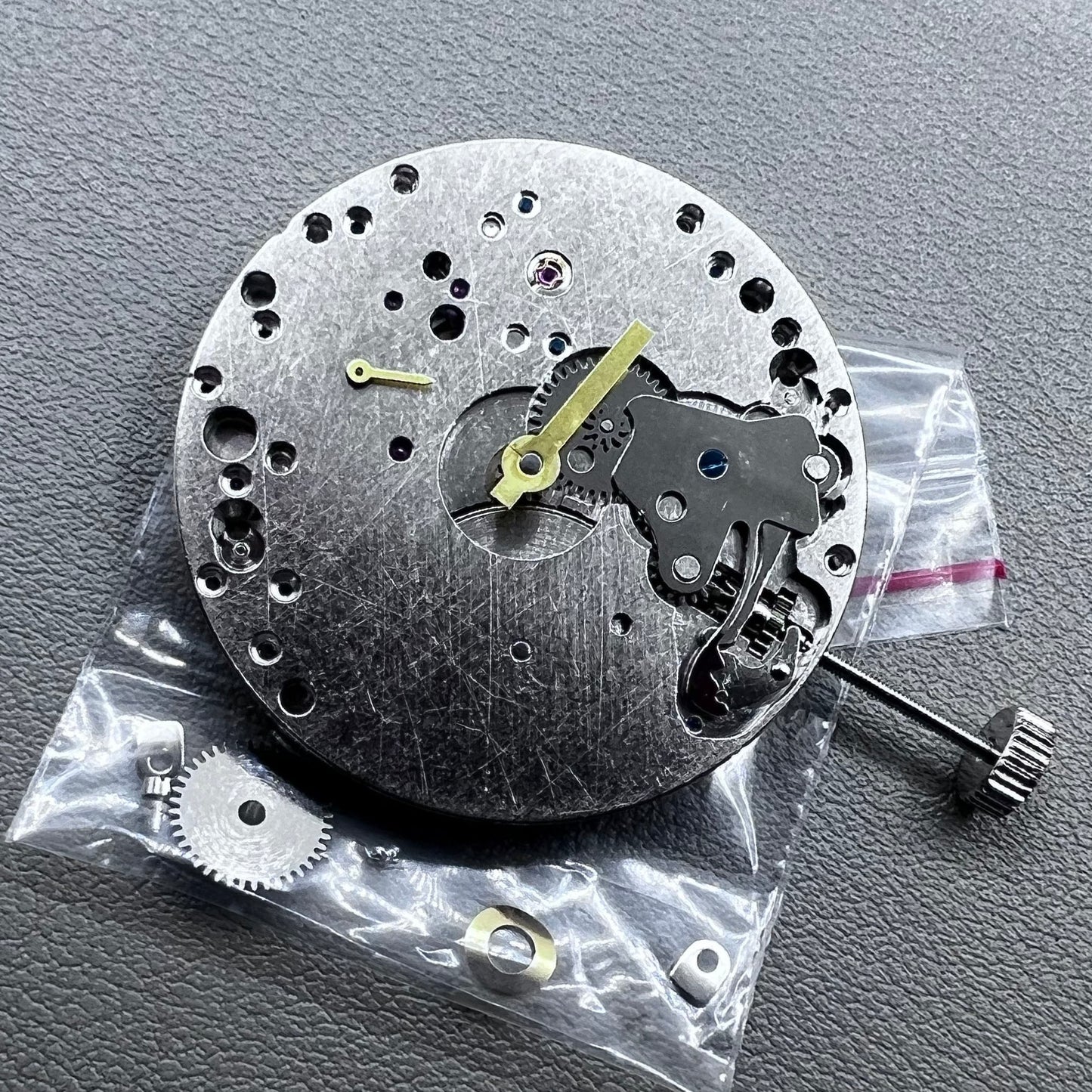 Mechanical hand winding watch movement Seagull 6497 with second hand at 6 o'clock position for watch repairs