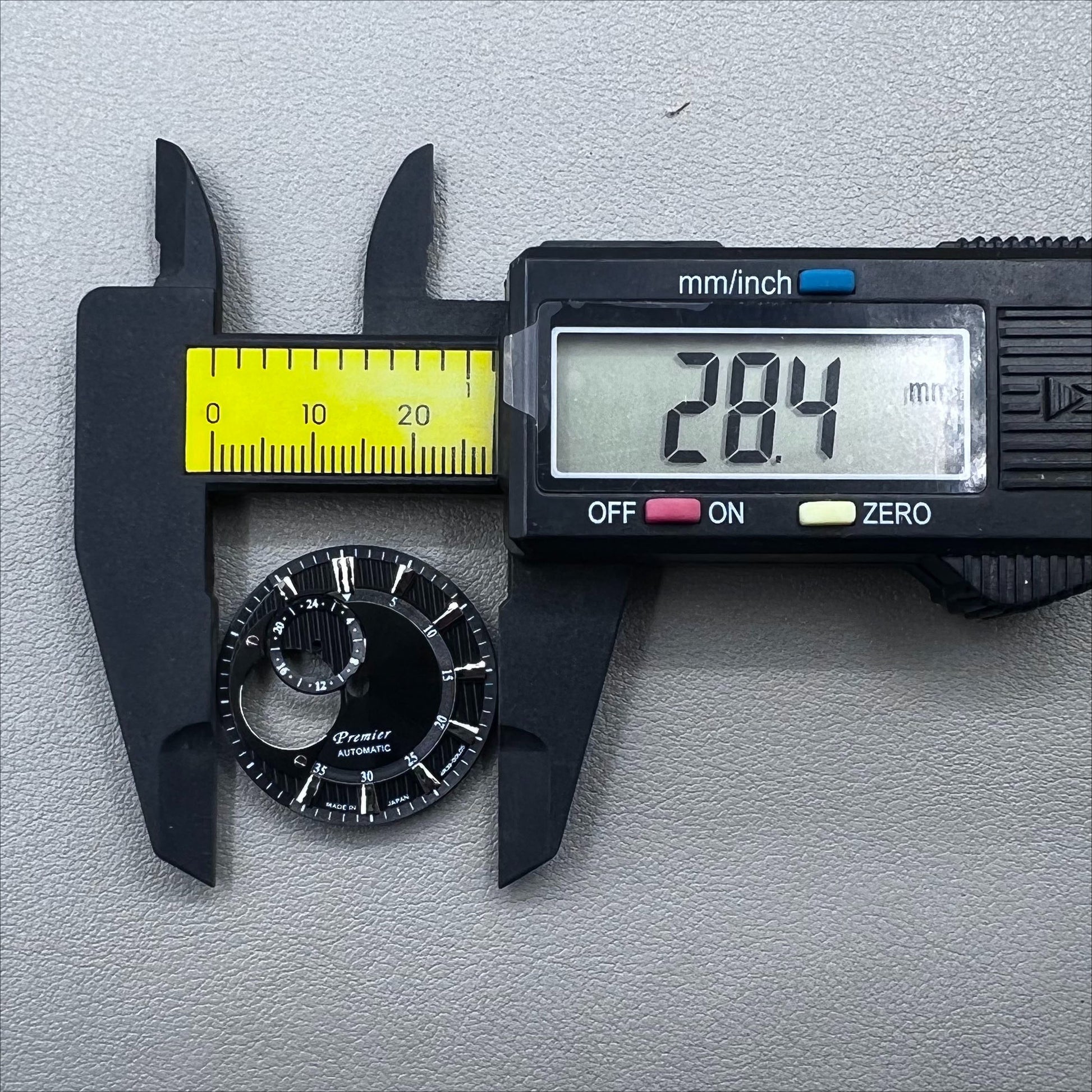 No Lume black diving watch dial 28.5mm with silver font, hollow design for NH39 movement